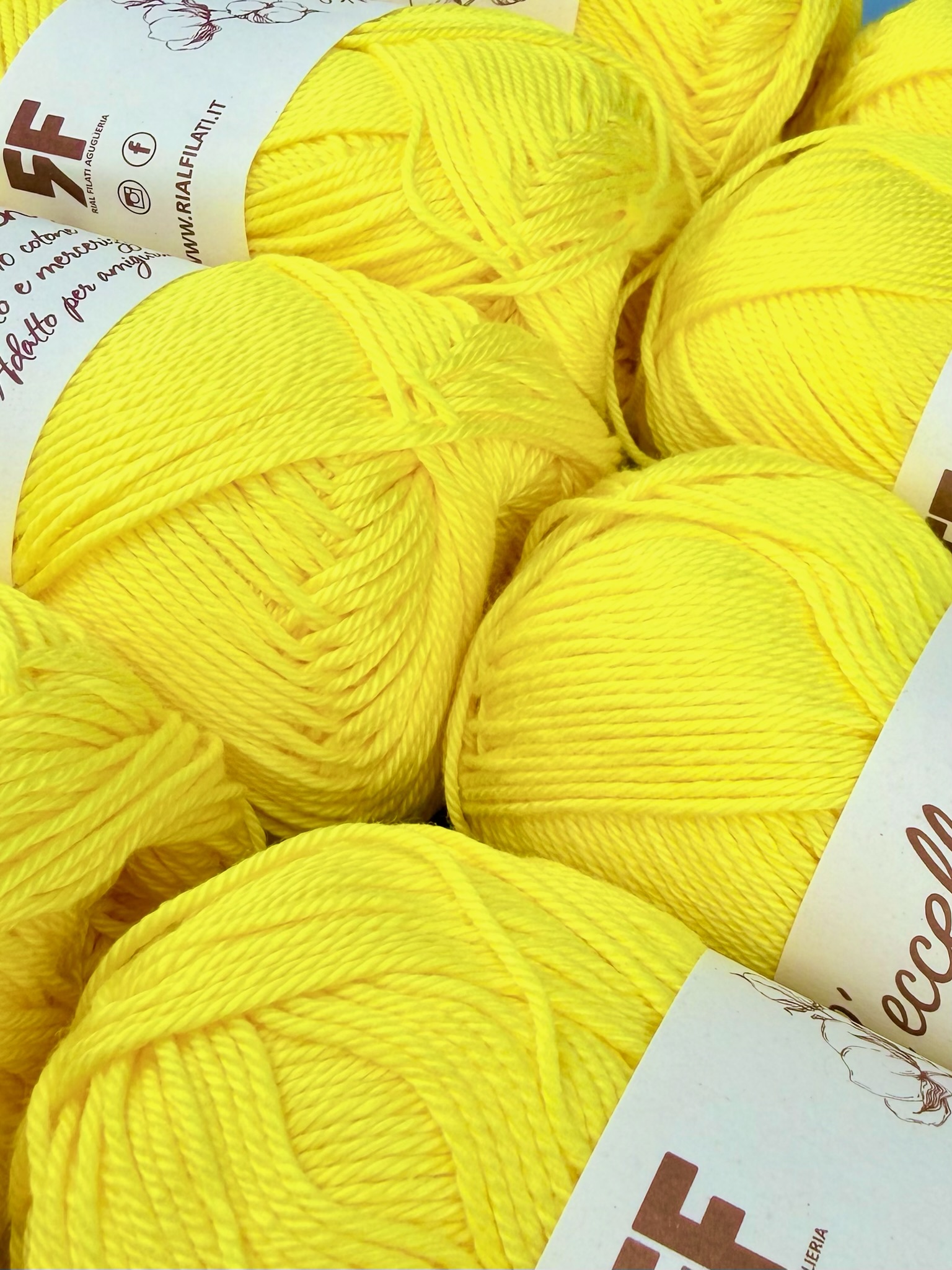 L’eccellenza – 100 % merzerisierte Baumwolle 125 m/ 50g col. Leuchtendes Zitronengelb 2050 (10 Knäuel)