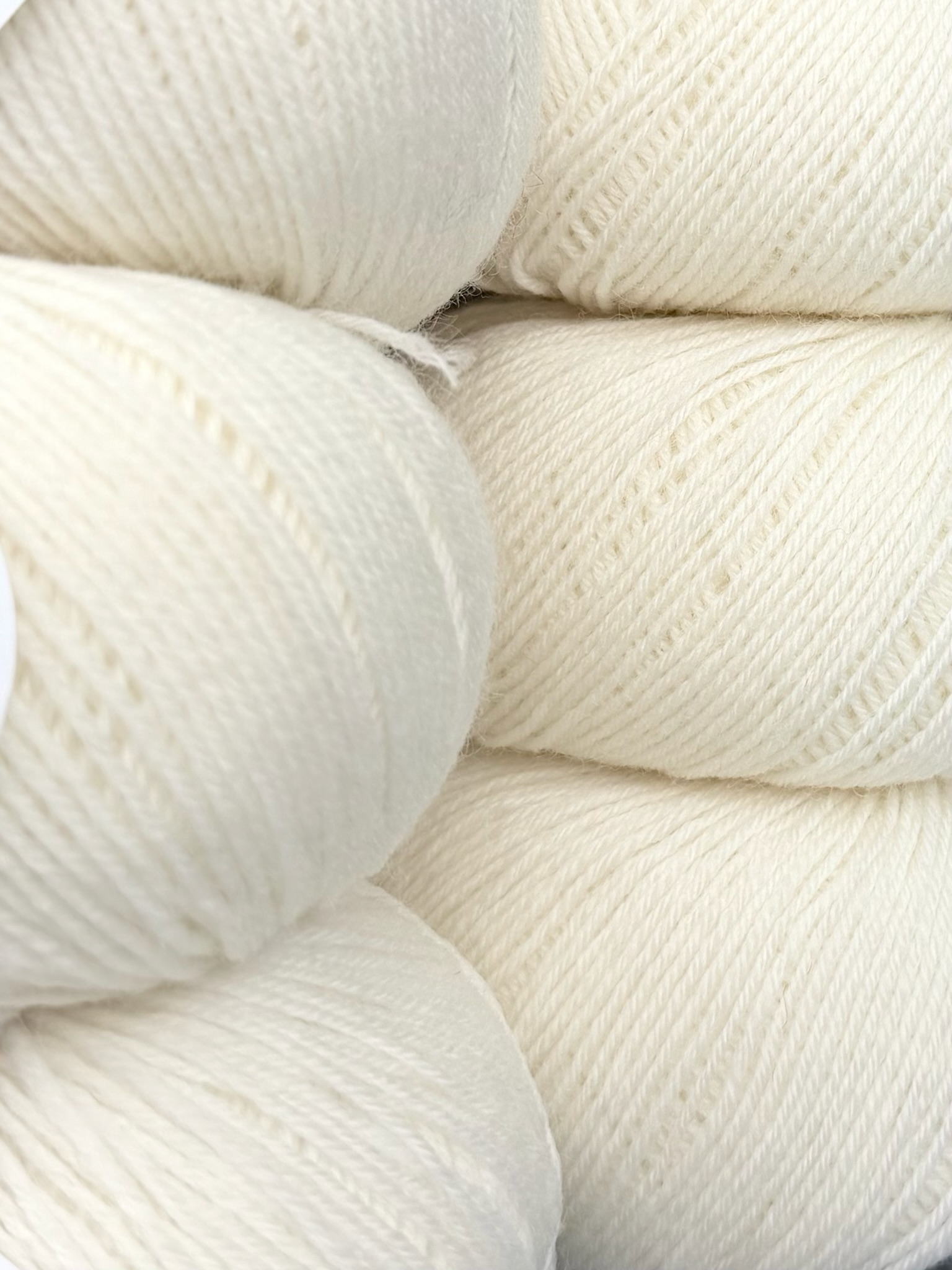 Art. Prezioso (10 gomitoli) – 100% lana merino extrafine superwash col. Bianco naturale 15 foto 2