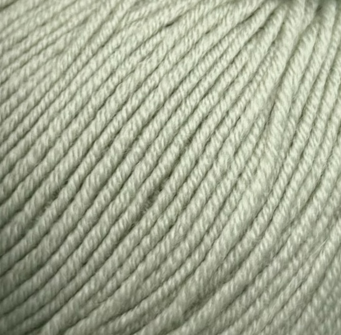 Art. Prezioso (10 Knäueln) – 100 % extrafeine Merinowolle Superwash col. Salbeigrün-Pistazie
