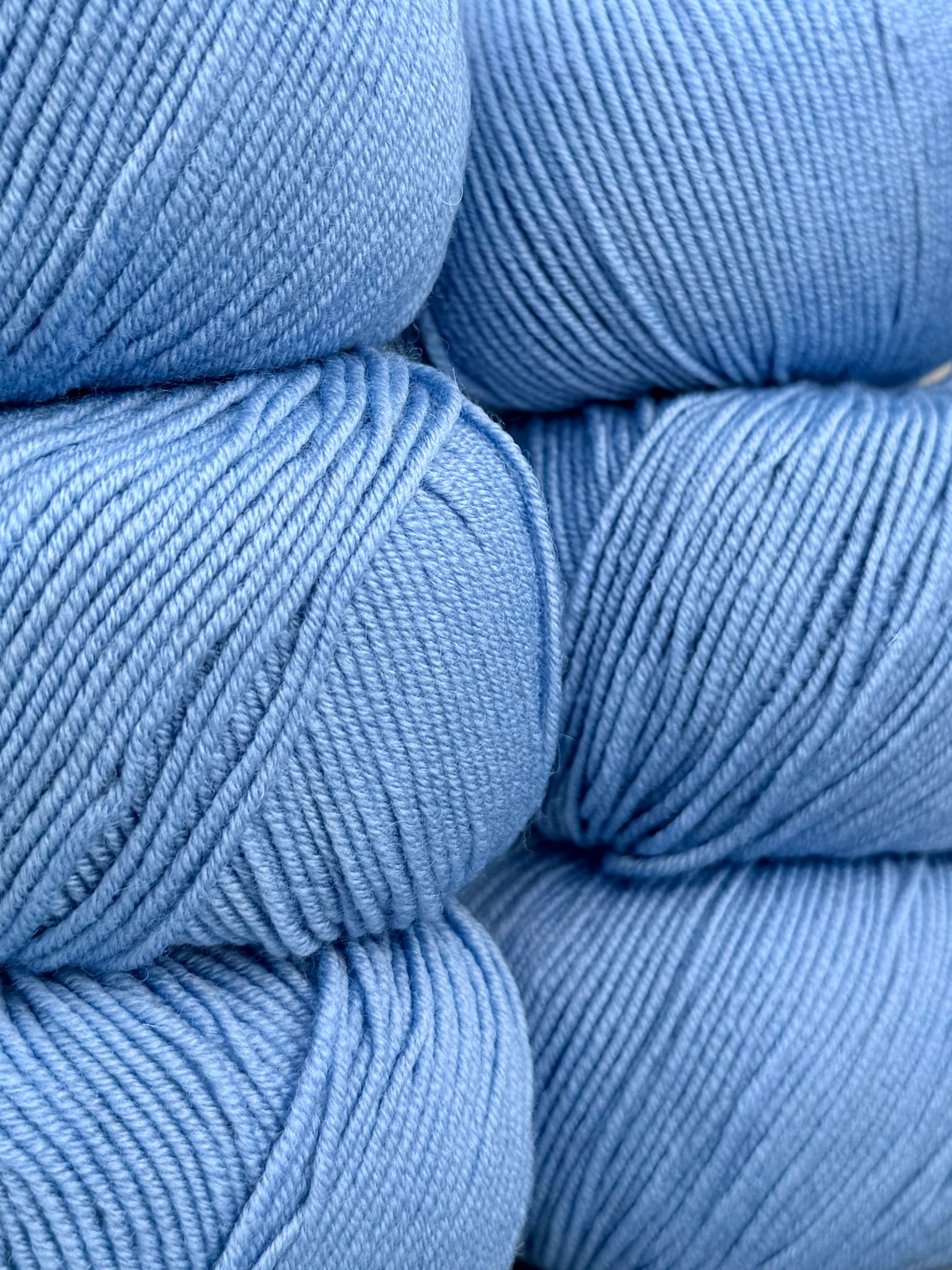 Art. Prezioso (7 gomitoli) – 100% lana merino extrafine superwash col. Celeste foto 2