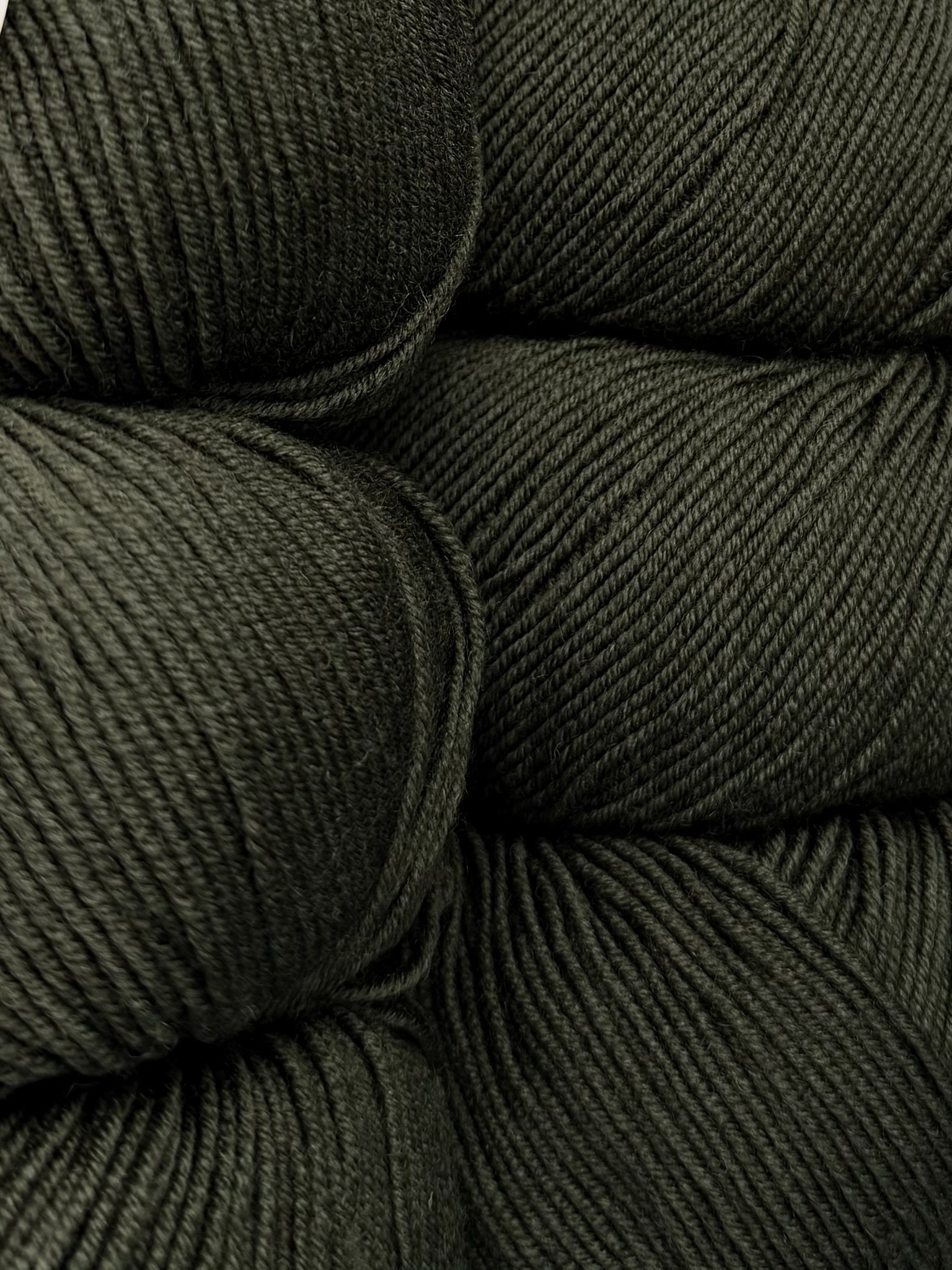 Art. Prezioso (10 Knäueln) – 100 % extrafeine Merinowolle Superwash col. Dunkelgrün 3-54 foto 2