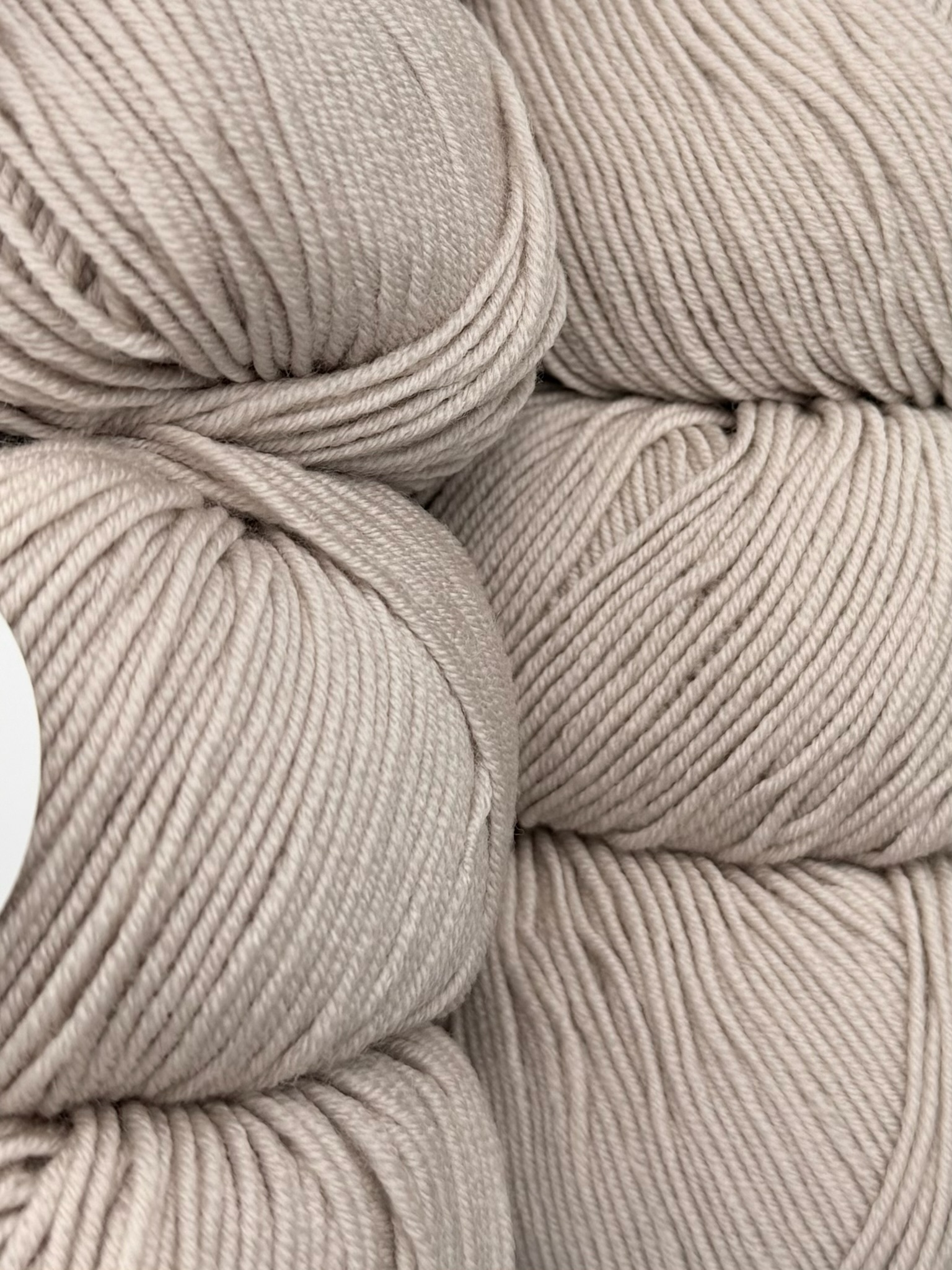 Art. Prezioso (10 gomitoli) – 100% lana merino extrafine superwash col. Beige freddo 70-2 foto 2