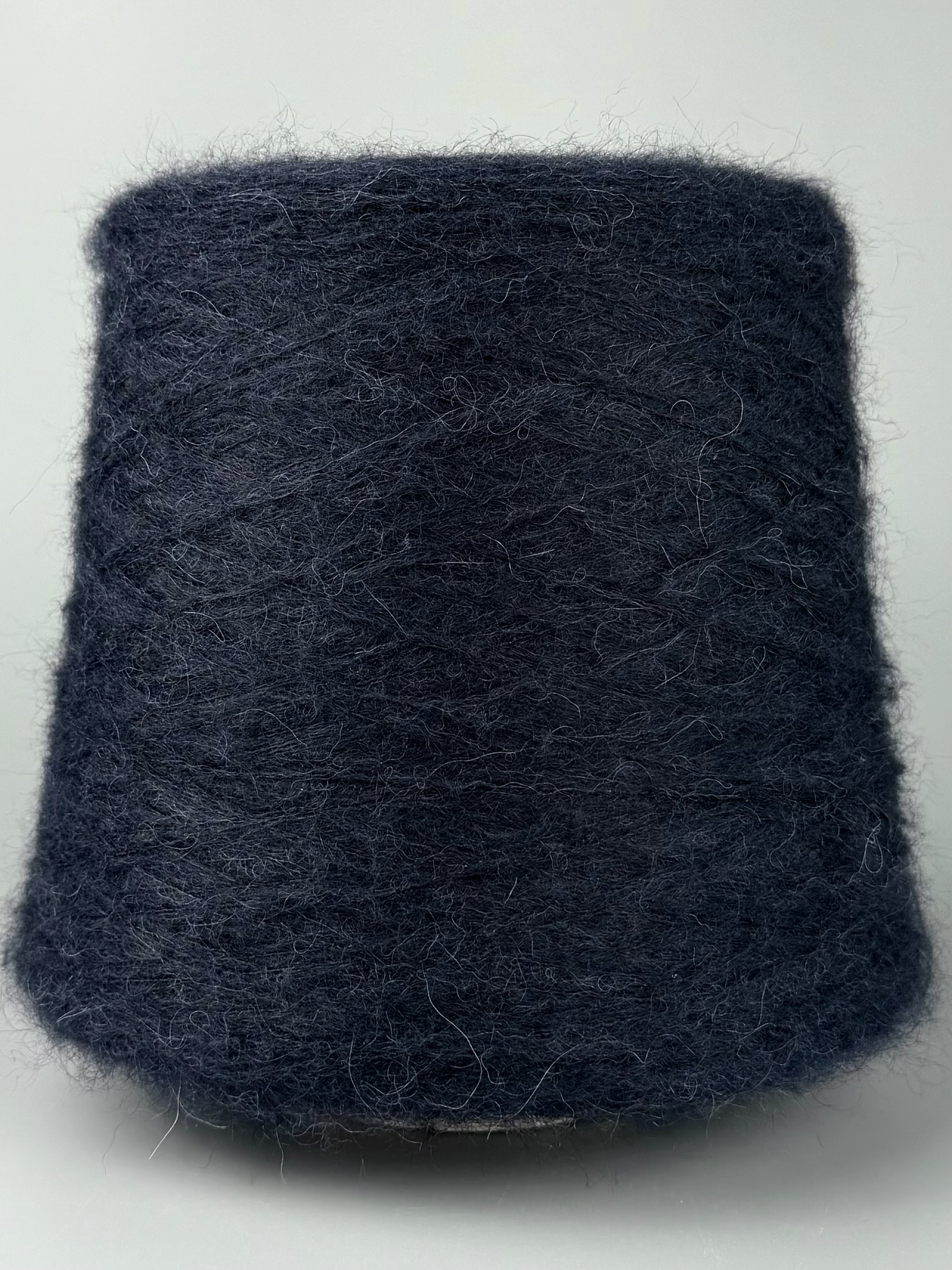 Filosophy Art. Piuma 1000 m / 100 g – Ultraleichtes Garn aus Babyalpaka col. 320 Navyblau foto 2