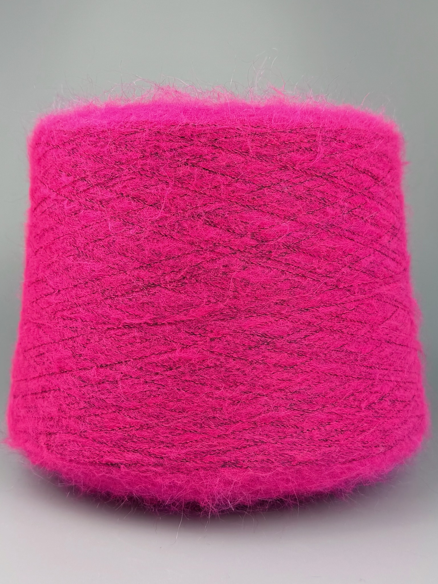 Millefili Art. Aff-Hair 900 m / 100 g – Ultraleichtes, volumiges Garn mit Babyalpaka col. Fuchsia 2359 foto 2