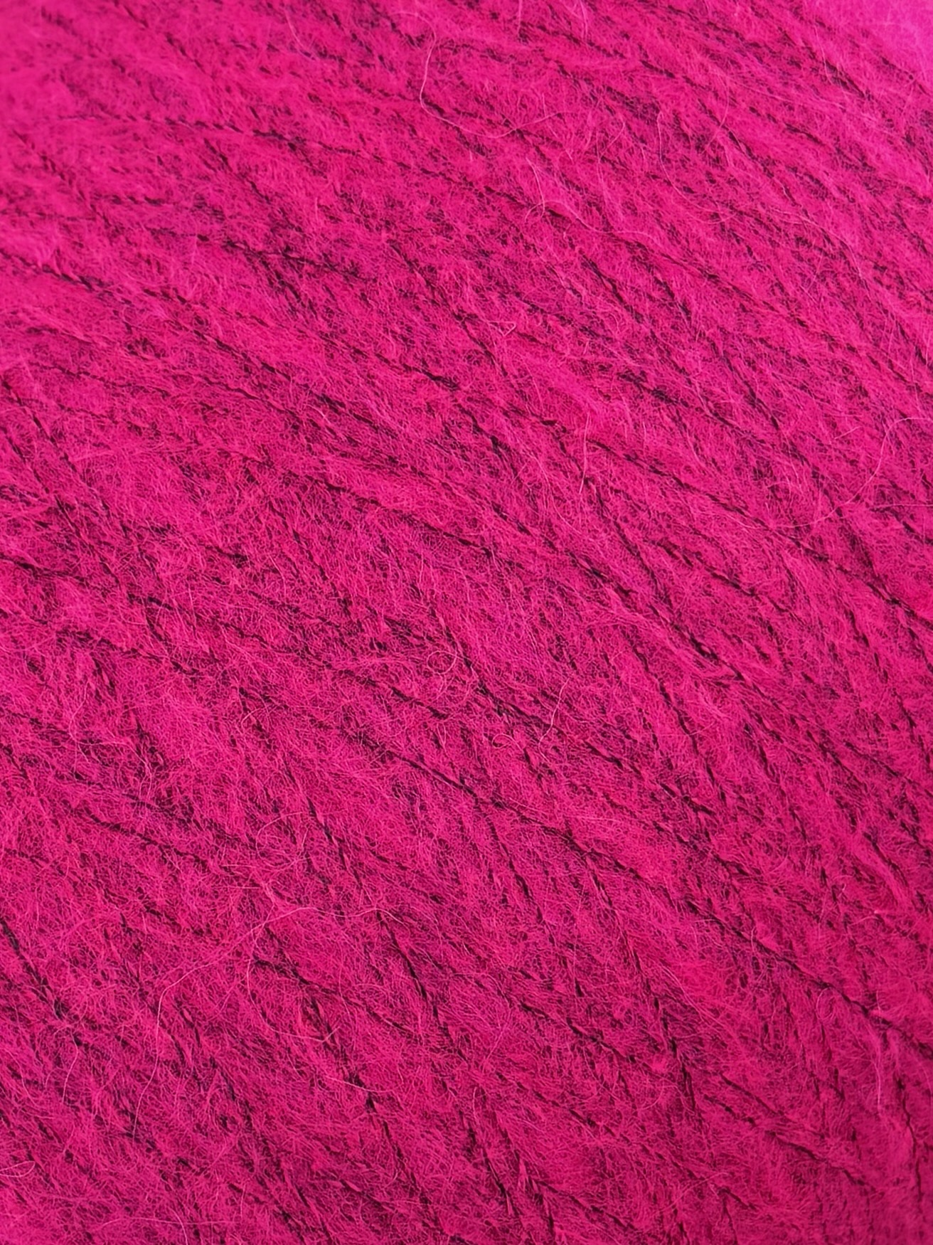 Millefili Art. Aff-Hair 900 m / 100 g – Ultraleichtes, volumiges Garn mit Babyalpaka col. Fuchsia 2359