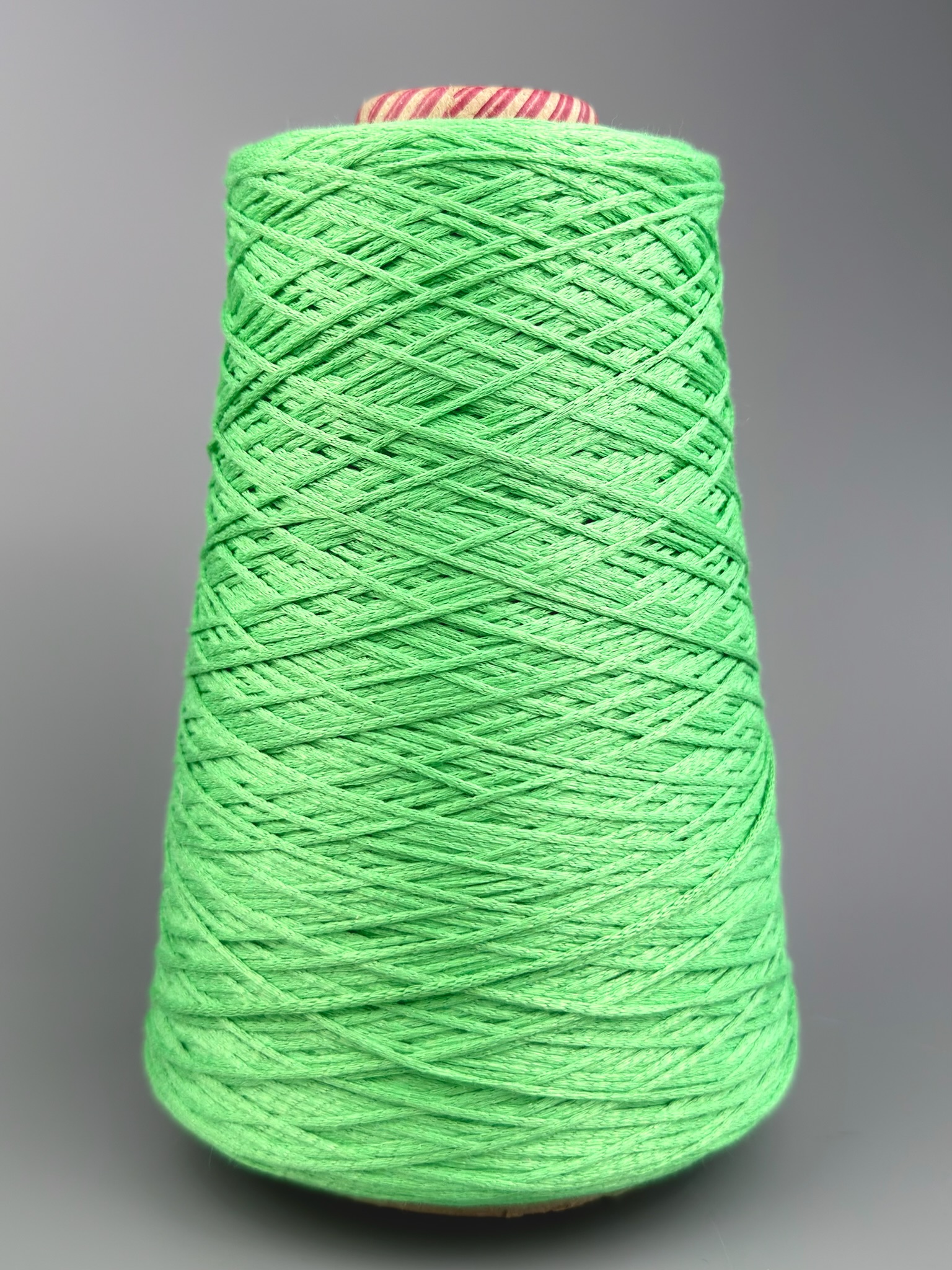 Torcitura di Domaso Art. Bolero – Makò Baumwollee und Seide col. Apfelgrün 400 m / 100 g foto 2