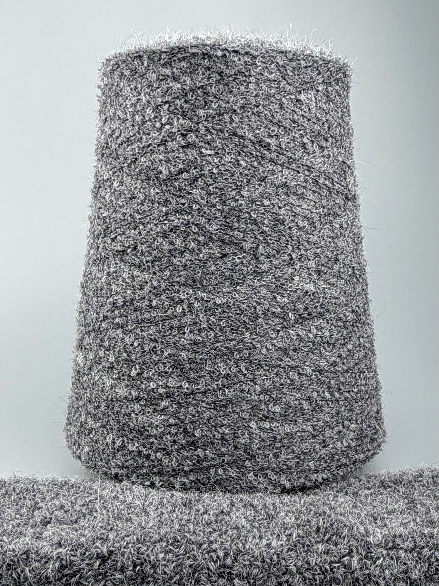 Flan Bouclerino Confort 1200m/100g – Filato Bouclé Baby Alpaca e Merino col. Antracite foto 2