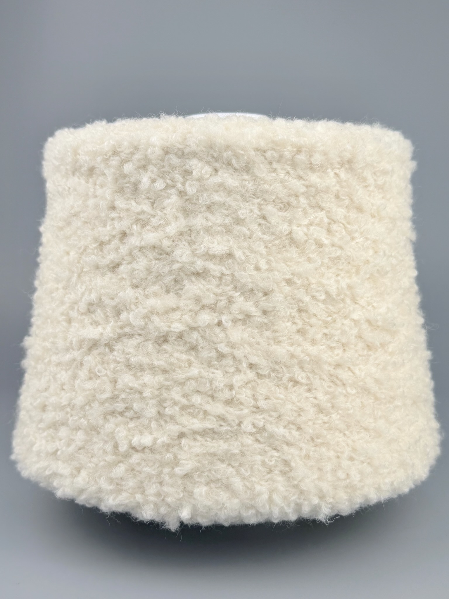 Corallo Bouclé 240m/100g – Merino Extrafine und Seide mit Elastan Weiss  foto 2