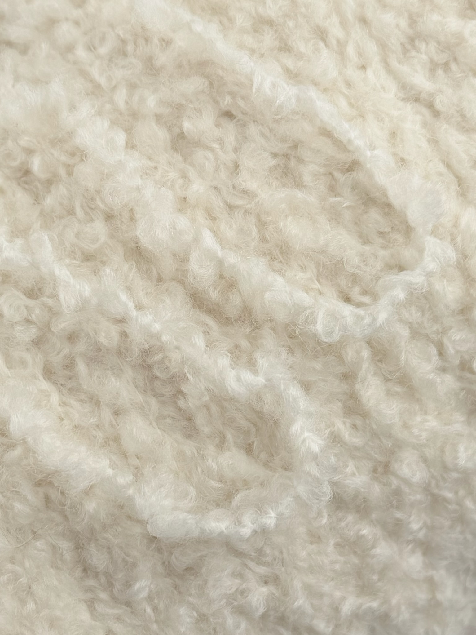 Corallo Bouclé 240m/100g – Merino Extrafine und Seide mit Elastan Weiss 