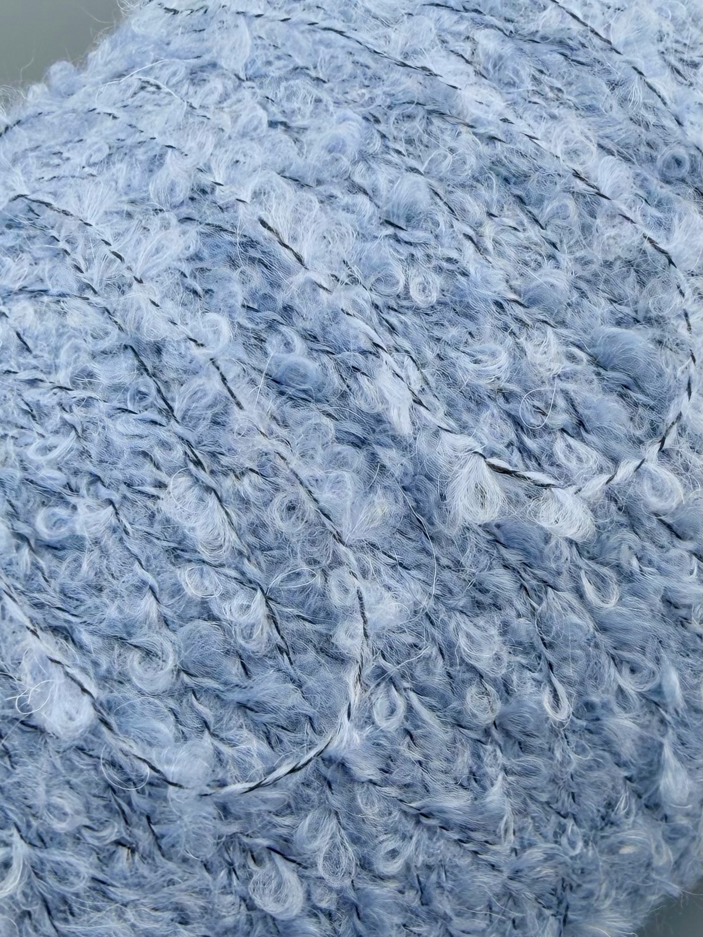 Lagopolane Bouclé 420m/100g – Garn aus Mohair und Merino mit Elastan Himmelblau