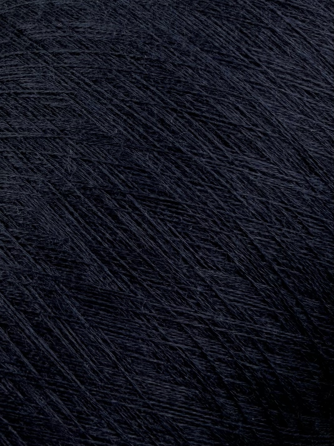 Cariaggi Art. PPLW240 Nm 2/60– 55% Merinowolle, 30% Kaschmir, 15% Seide col. Marineblau