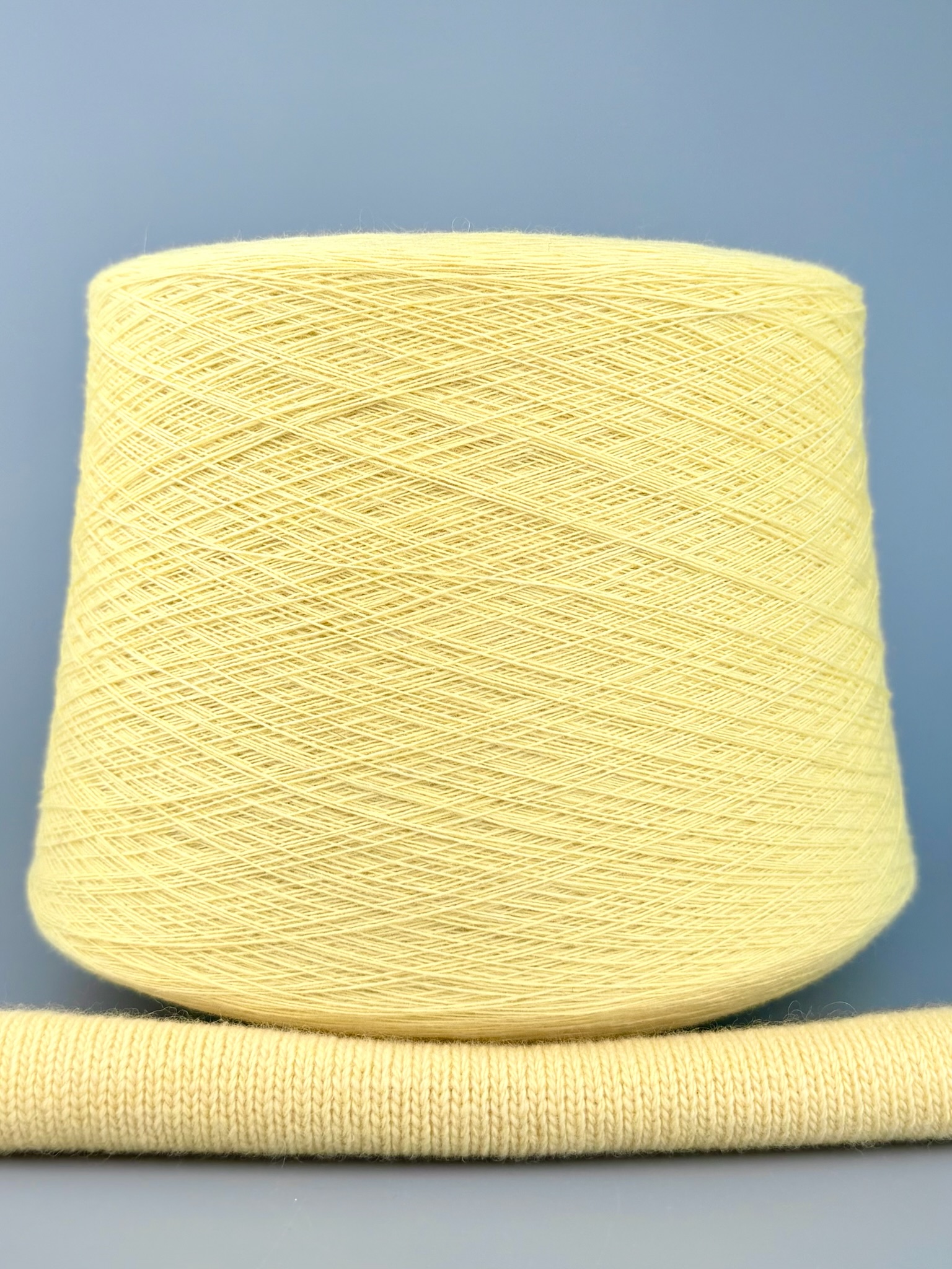 Millefili Art. Clourws 1/15 – Garn aus Merino Supergeelong und Kaschnir col. Pastellgelb foto 2