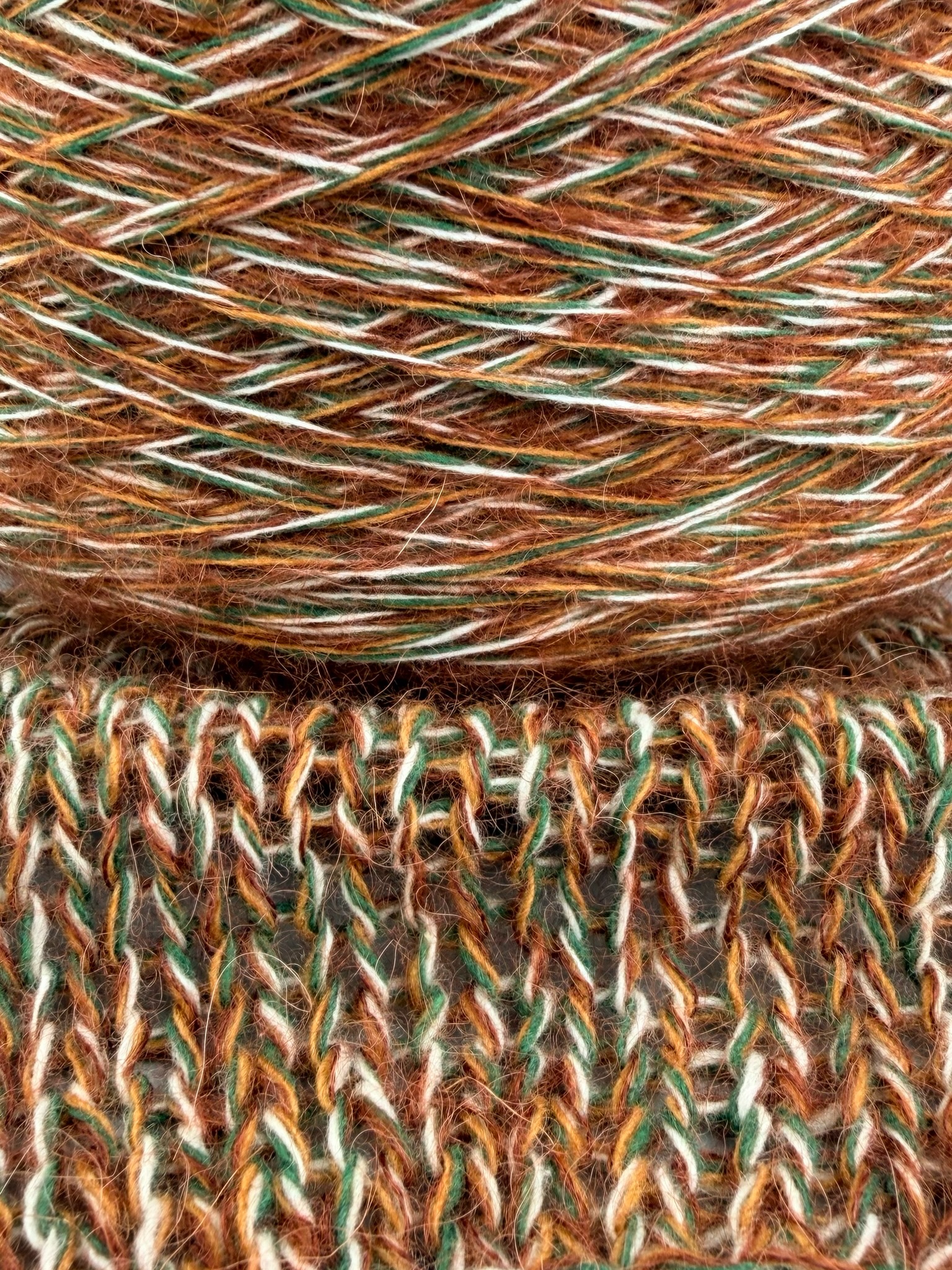 Art. Moulinè – Garn mit Merinowolle, Super Kid Mohair und Super Fine Alpaka col. Tabak, Naturweiss, Ocker, Grün 335 m / 100 g foto 3