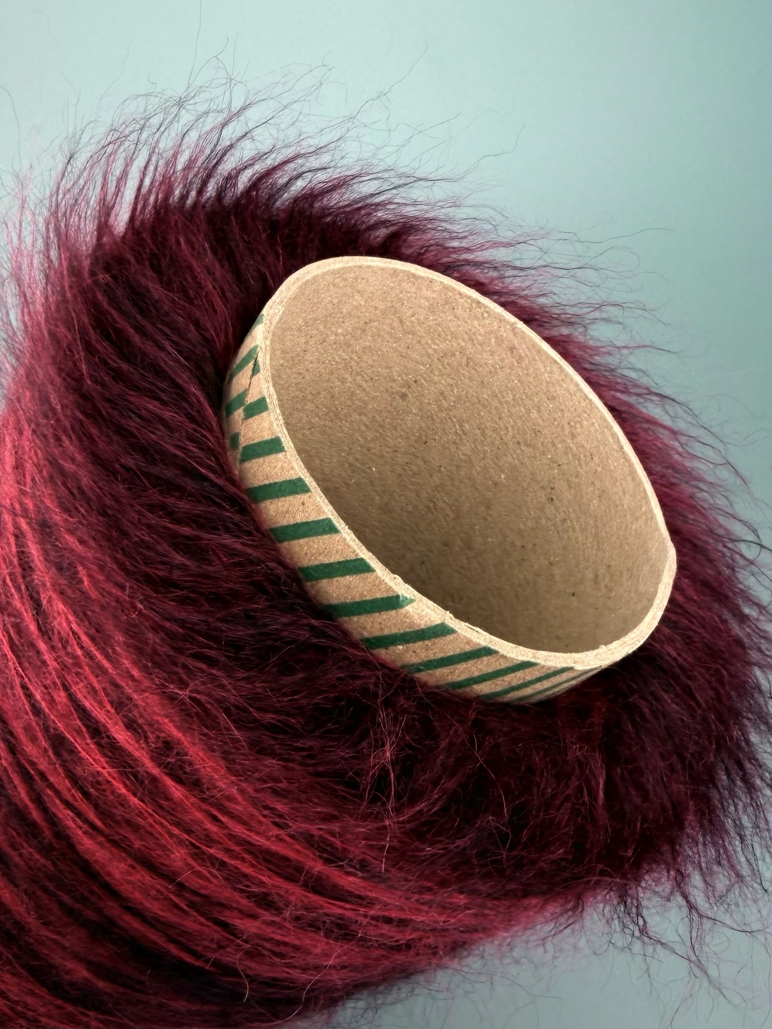 Zimpfer Wolle Selezione – Fil 65 % Kid Mohair 35 % polyamide col. Cerise mûre et noir dégradé 1500 m / 100 g photo 3