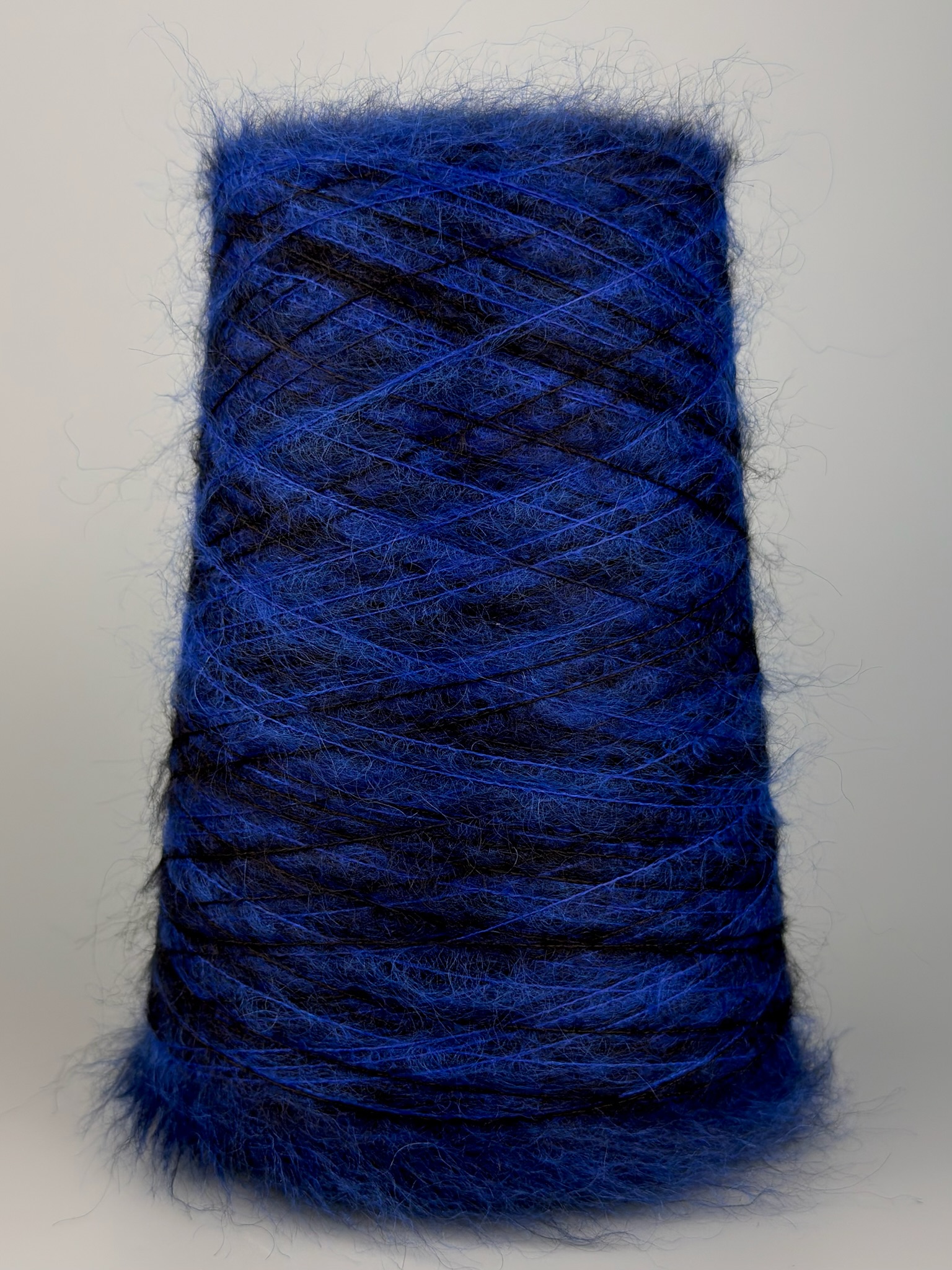 Zimpfer Wolle Selezione – Fil 65 % Kid Mohair 35 % polyamide col. Bleu nuit et bleu royal dégradé 1500 m / 100 g photo 2