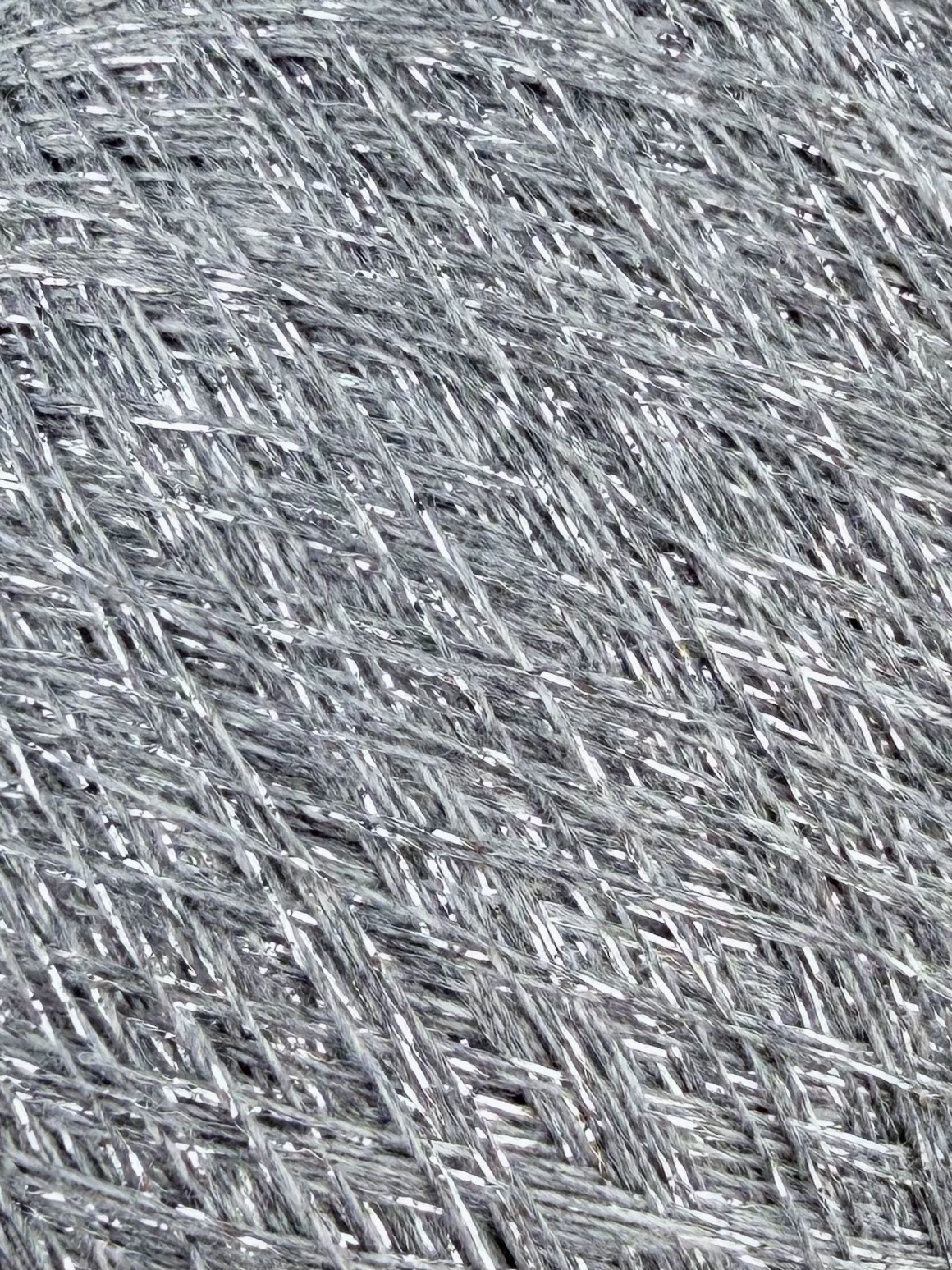 Gioiello Nm 1/15 – Garn mit Kaschmir, Merino, Viscose & Lurex col. Hellgrau