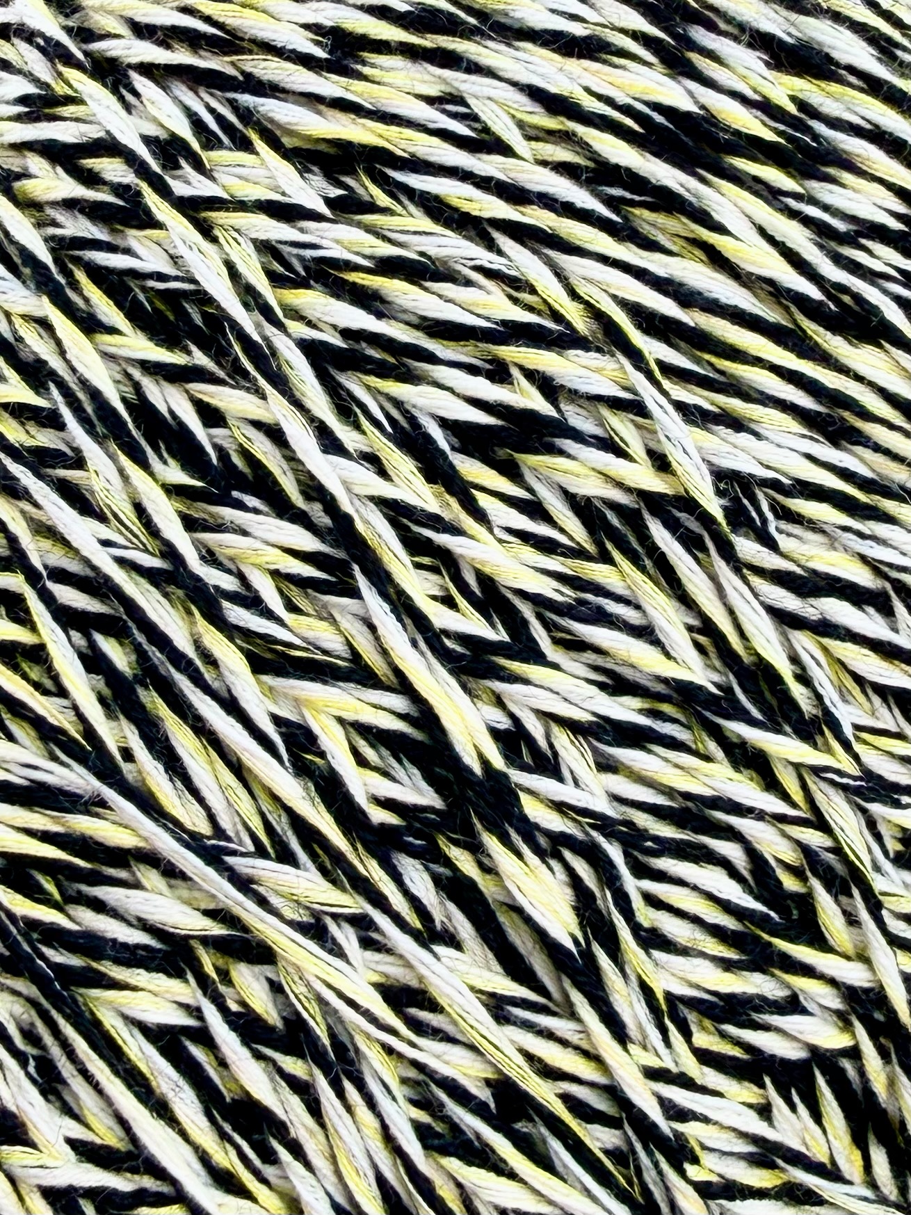 Outlet 26 – Mouliné Designgarne 200–300 m / 100 g