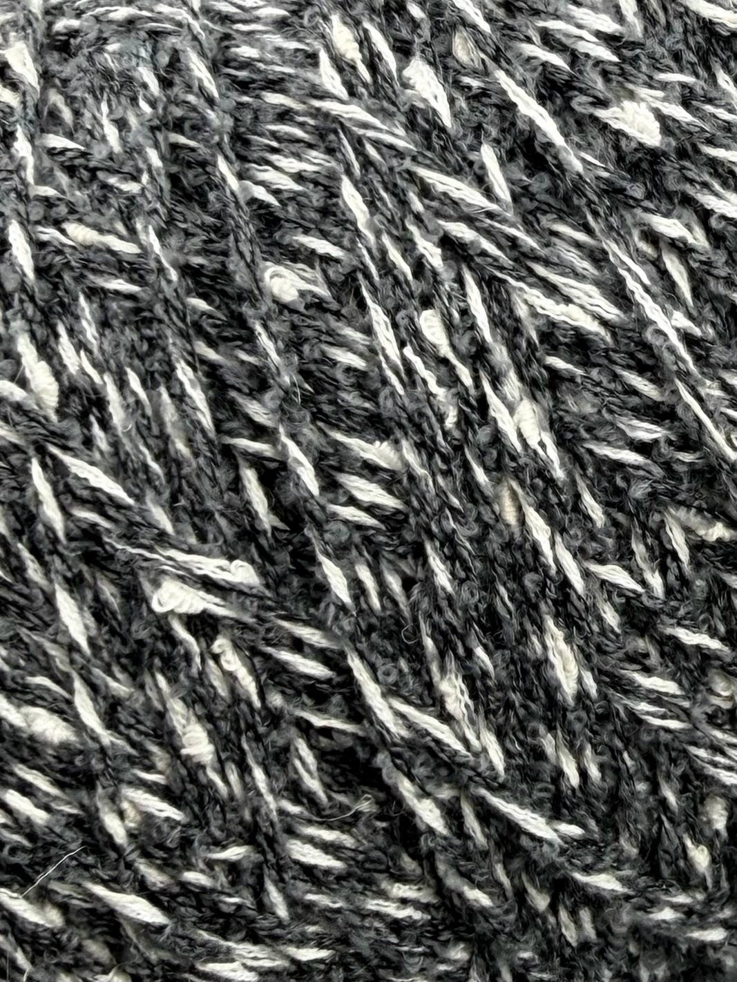 Outlet 46 – Mouliné Designgarne 200–300 m / 100 g