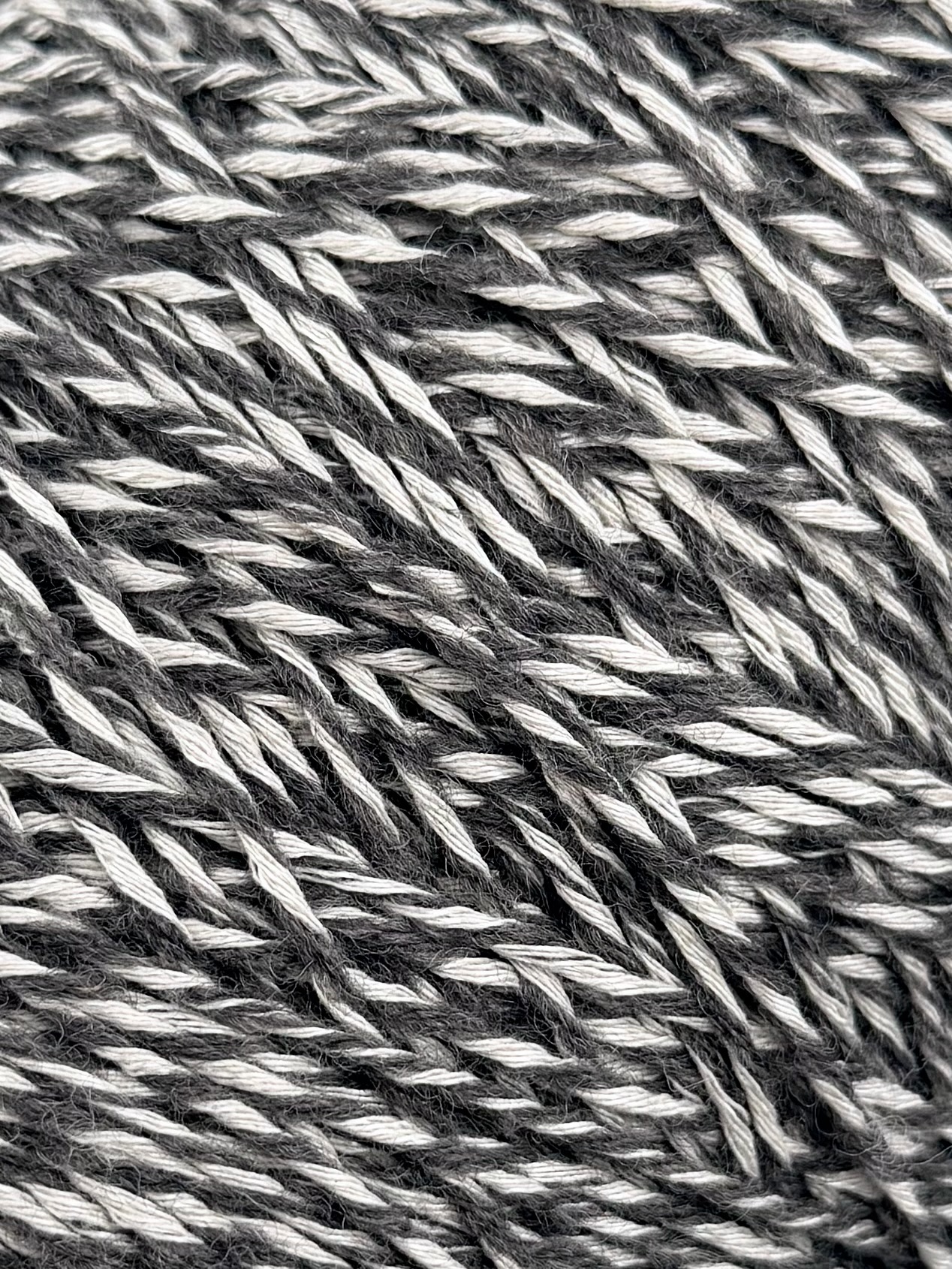 Outlet 86 – Fils mouliné design 200–300 m / 100 g