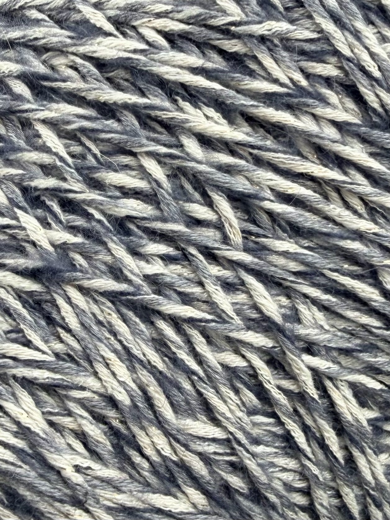 Outlet 17 – Mouliné Designgarne 200–300 m / 100 g