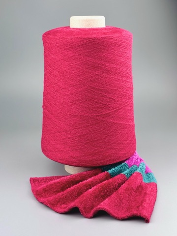 Lineapiù Italia Giselle NM 24000 – Garn mit samtigem Chenille-Effekt col. Himbeerrot foto 3