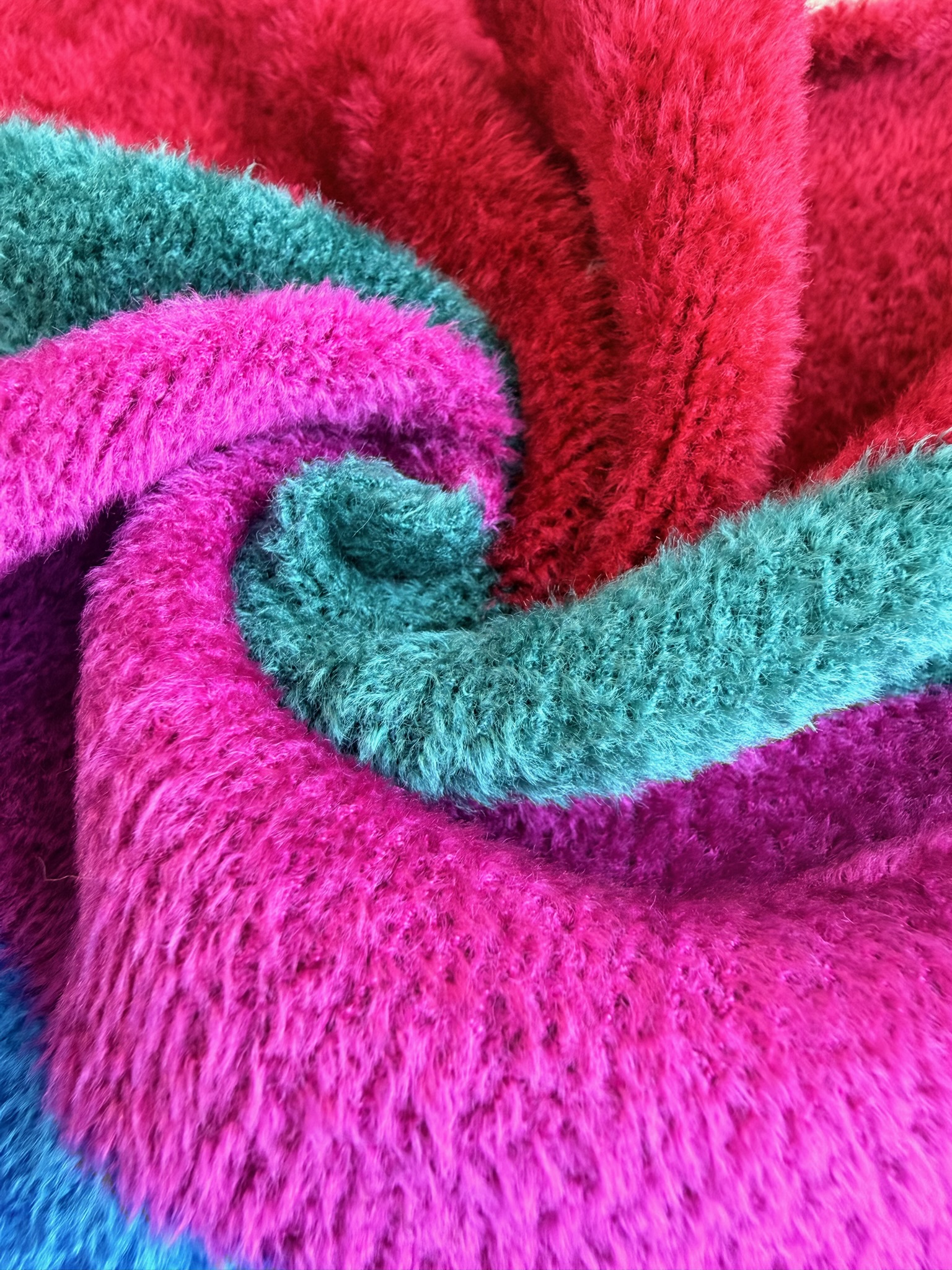 Lineapiù Italia Giselle NM 24000 – Garn mit samtigem Chenille-Effekt col. Himbeerrot foto 4