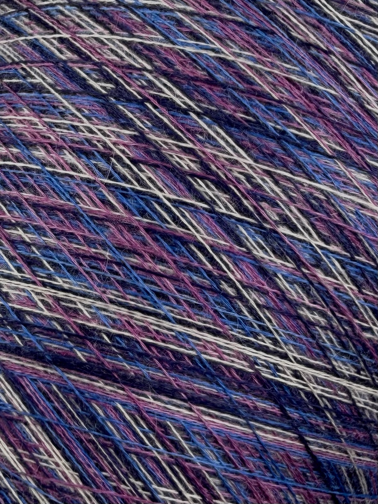Art. Auriga Nm 2/60 – Garn aus 70% gekämmtem Kaschmir und 30% Seide col. ST3297 | Zimpfer Wolle Selezione