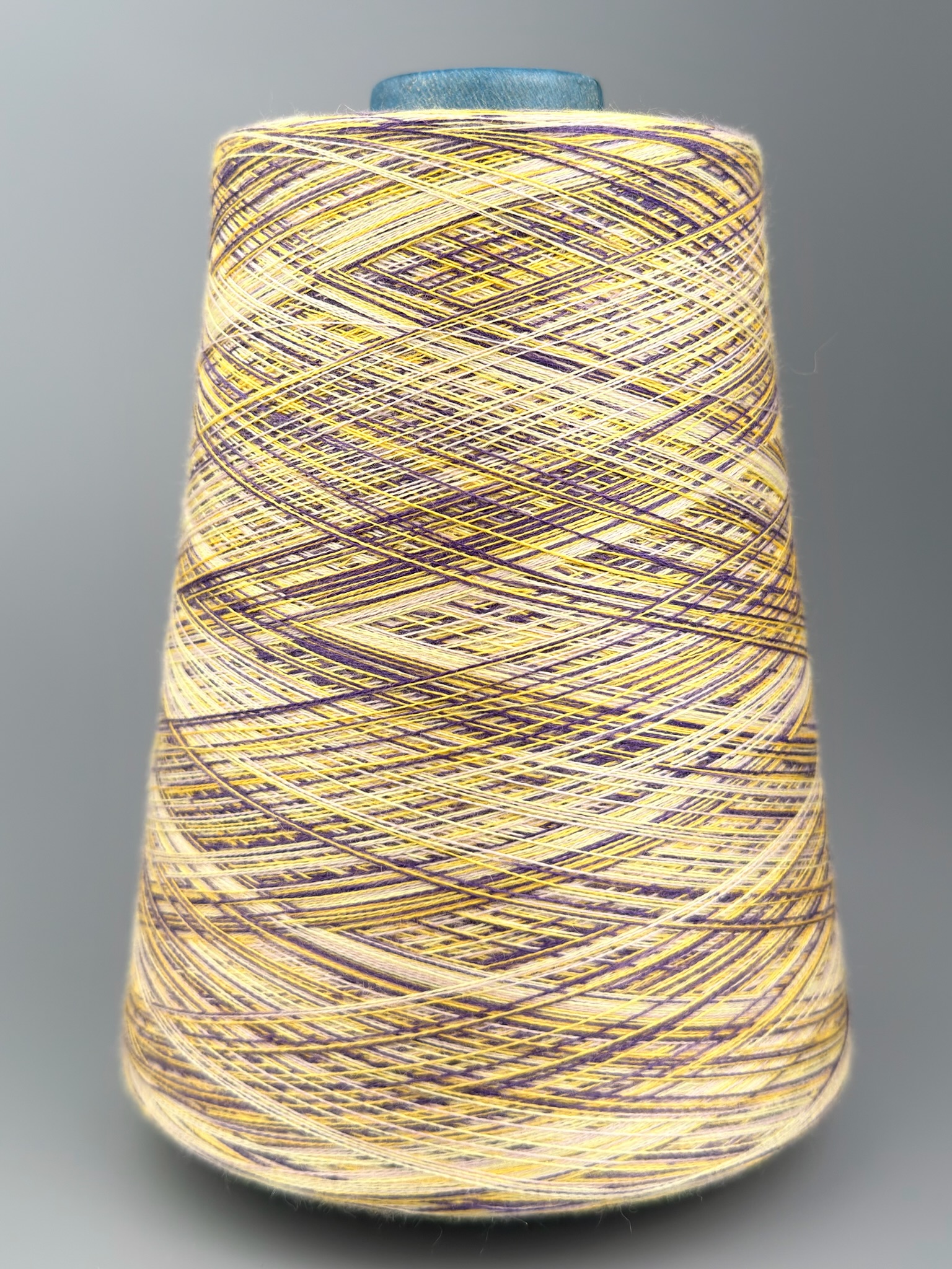 Art. Auriga Nm 2/60 – Garn aus 70% gekämmtem Kaschmir und 30% Seide col. ST3594 | Zimpfer Wolle Selezione foto 2