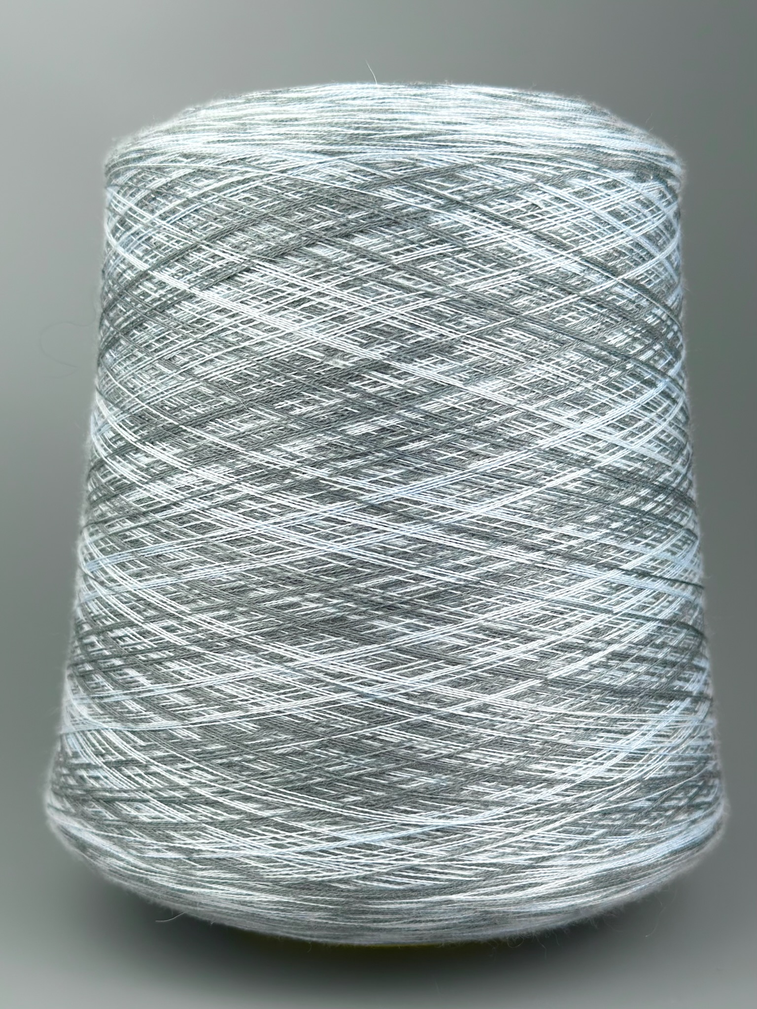 Art. Auriga Nm 2/60 – Garn aus 70% gekämmtem Kaschmir und 30% Seide col. ST3695 | Zimpfer Wolle Selezione foto 2