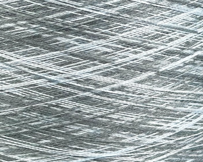 Art. Auriga Nm 2/60 – Garn aus 70% gekämmtem Kaschmir und 30% Seide col. ST3695 | Zimpfer Wolle Selezione