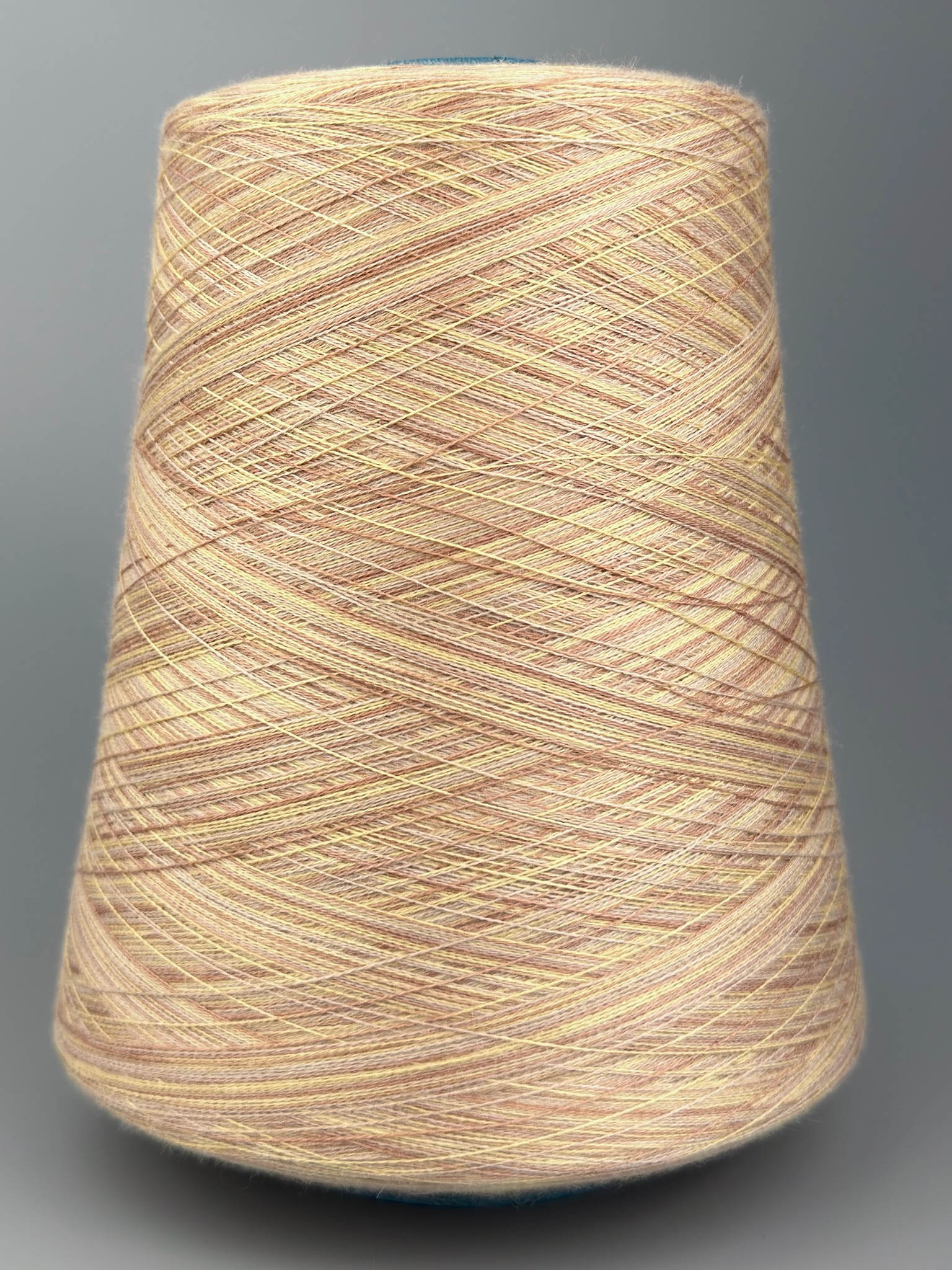 Art. Auriga Nm 2/60 – Garn aus 70% gekämmtem Kaschmir und 30% Seide col. ST3934 | Zimpfer Wolle Selezione foto 2