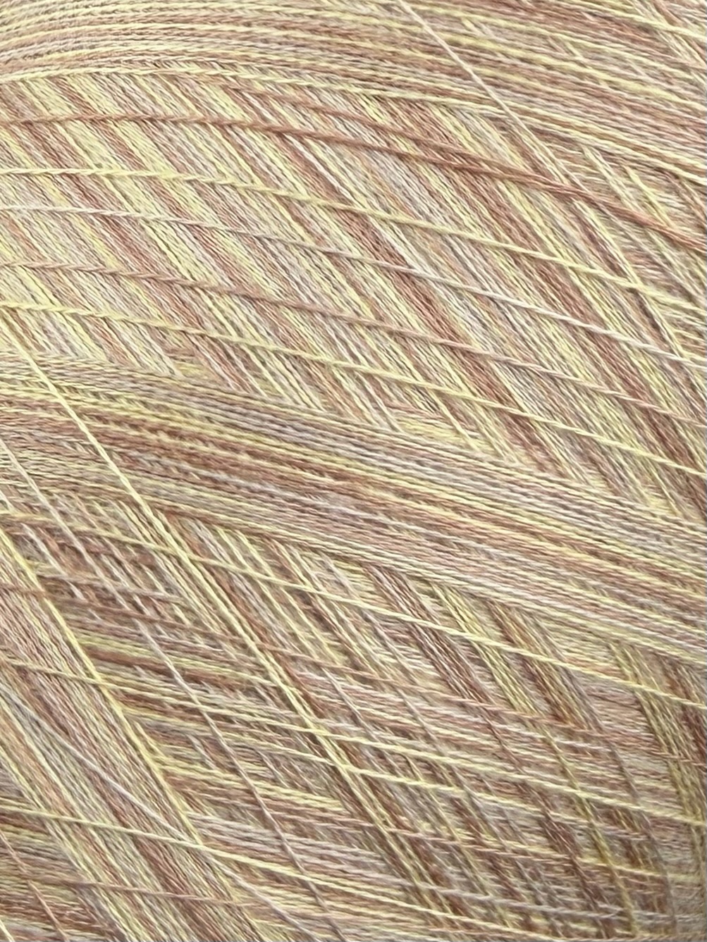 Art. Auriga Nm 2/60 – Garn aus 70% gekämmtem Kaschmir und 30% Seide col. ST3934 | Zimpfer Wolle Selezione