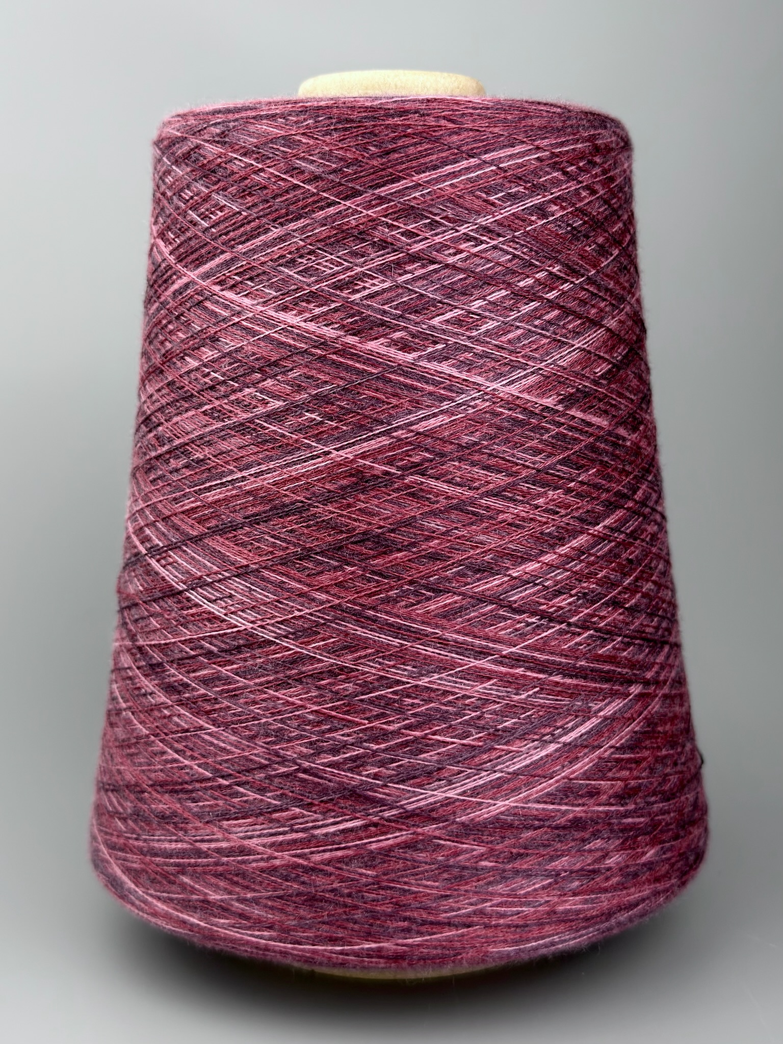 Art. Auriga Nm 2/60 – Garn aus 70% gekämmtem Kaschmir und 30% Seide col. ST3937 | Zimpfer Wolle Selezione foto 2
