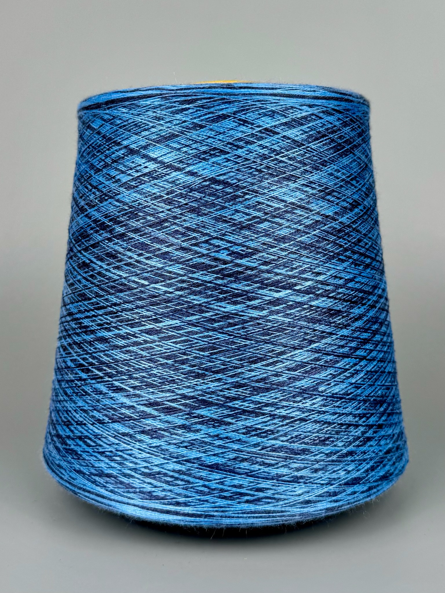 Art. Auriga Nm 2/60 – Garn aus 70% gekämmtem Kaschmir und 30% Seide col. ST3540 | Zimpfer Wolle Selezione foto 2