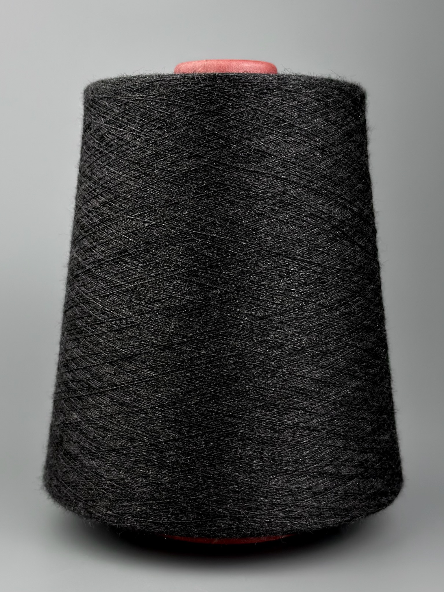 Art. Auriga Nm 2/60 – Garn aus 70% gekämmtem Kaschmir und 30% Seide col. Anthrazit Mélange | Zimpfer Wolle Selezione foto 2