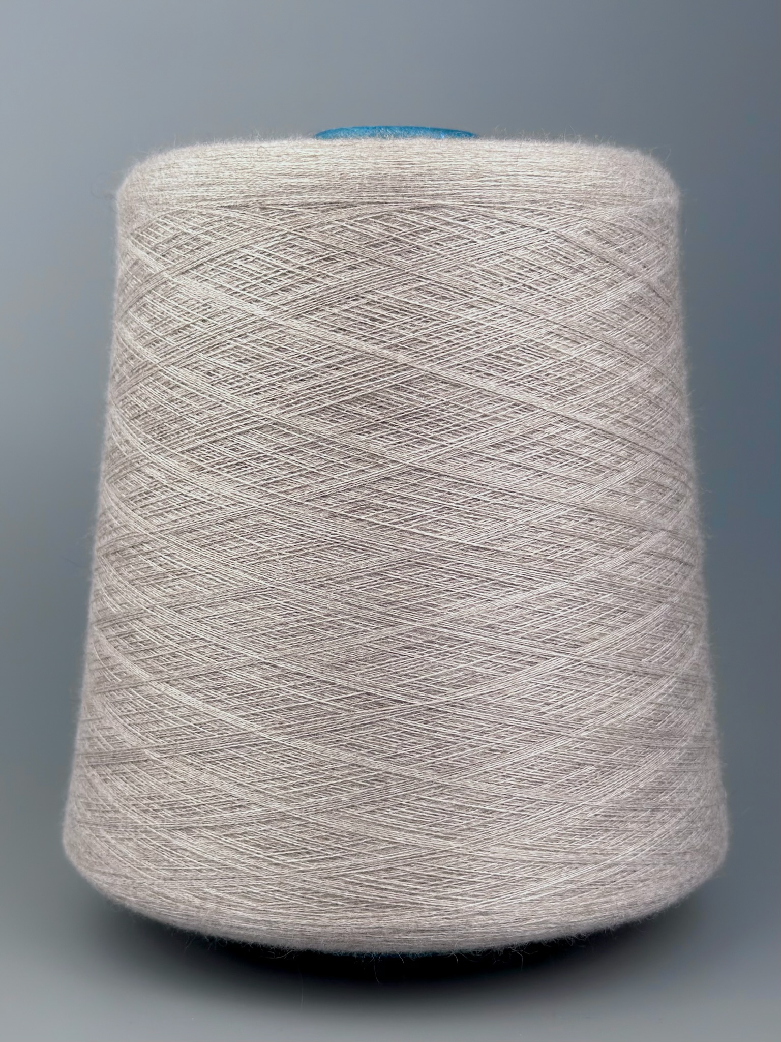 Art. Auriga Nm 2/60 – Garn aus 70% gekämmtem Kaschmir und 30% Seide col. Naturbeige Perla ST2352 | Zimpfer Wolle Selezione foto 2
