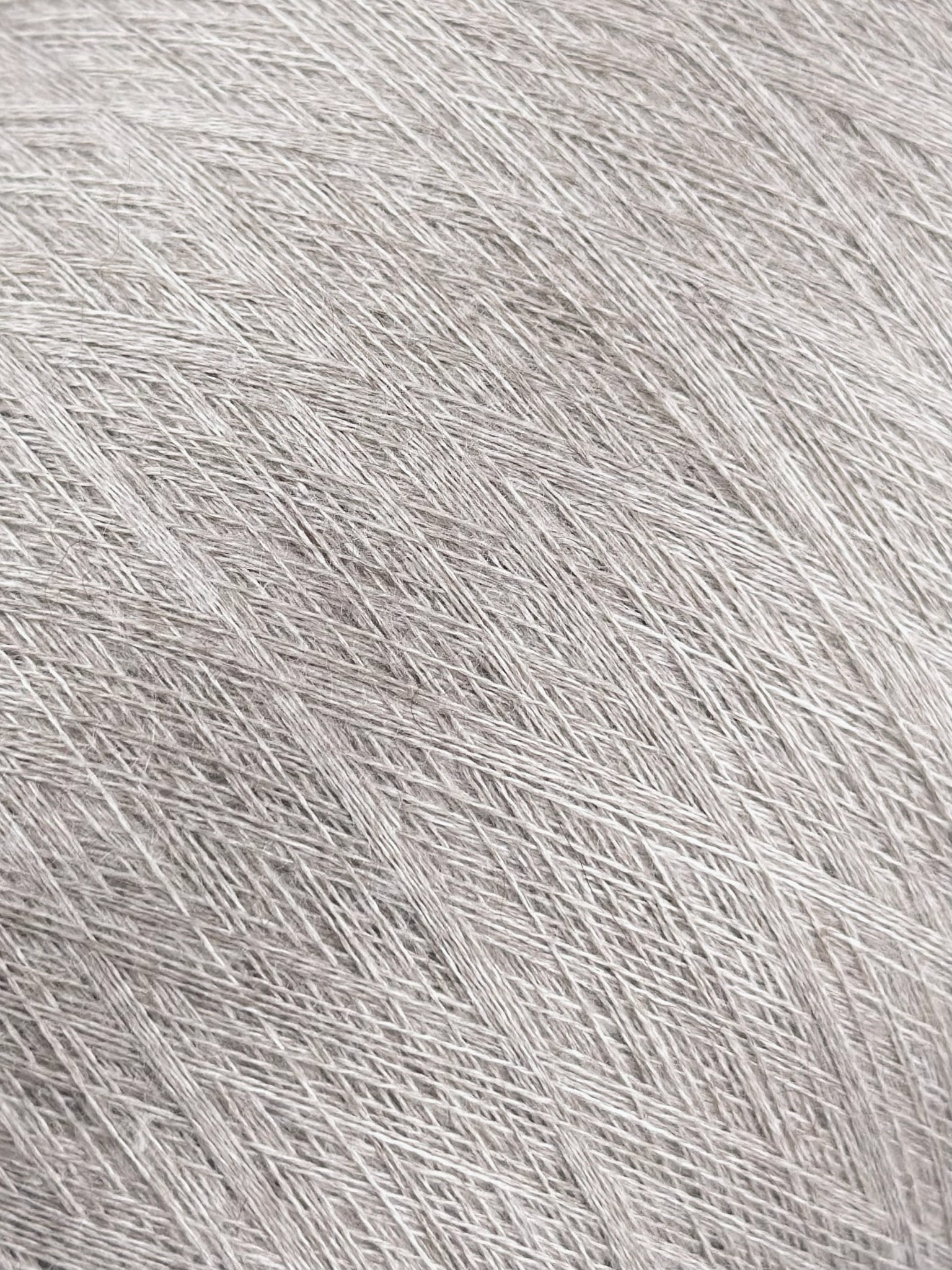 Art. Auriga Nm 2/60 – Garn aus 70% gekämmtem Kaschmir und 30% Seide col. Naturbeige Perla ST2352 | Zimpfer Wolle Selezione