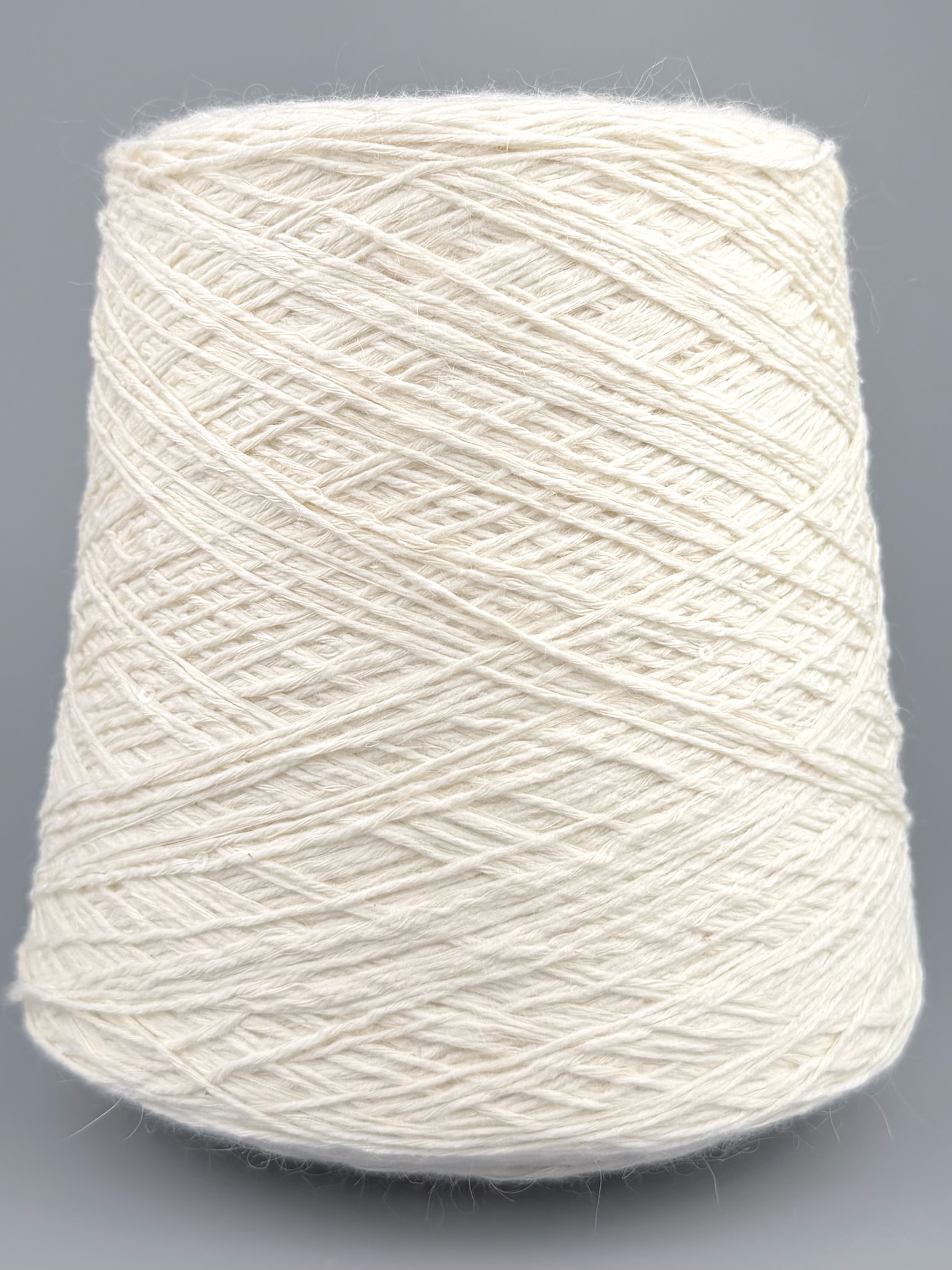 NEVE 4600 – Filato pregiato in angora, mohair e seta con paillettes col. Bianco naturale / écru foto 2