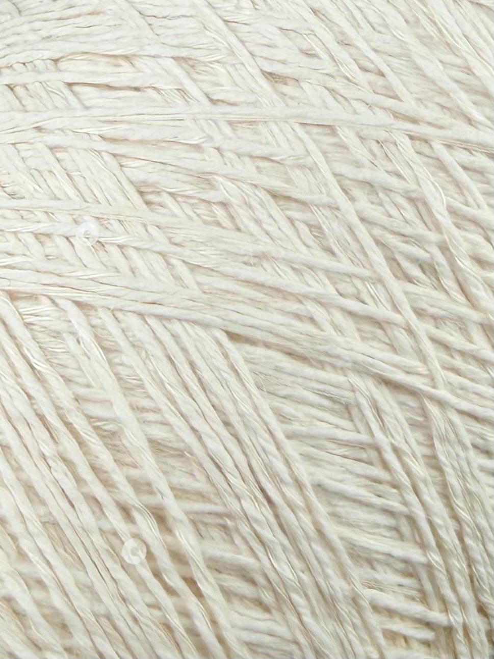 NEVE 4600 – Fil d’exception en angora, mohair et soie avec paillettes col. Blanc naturel / écru