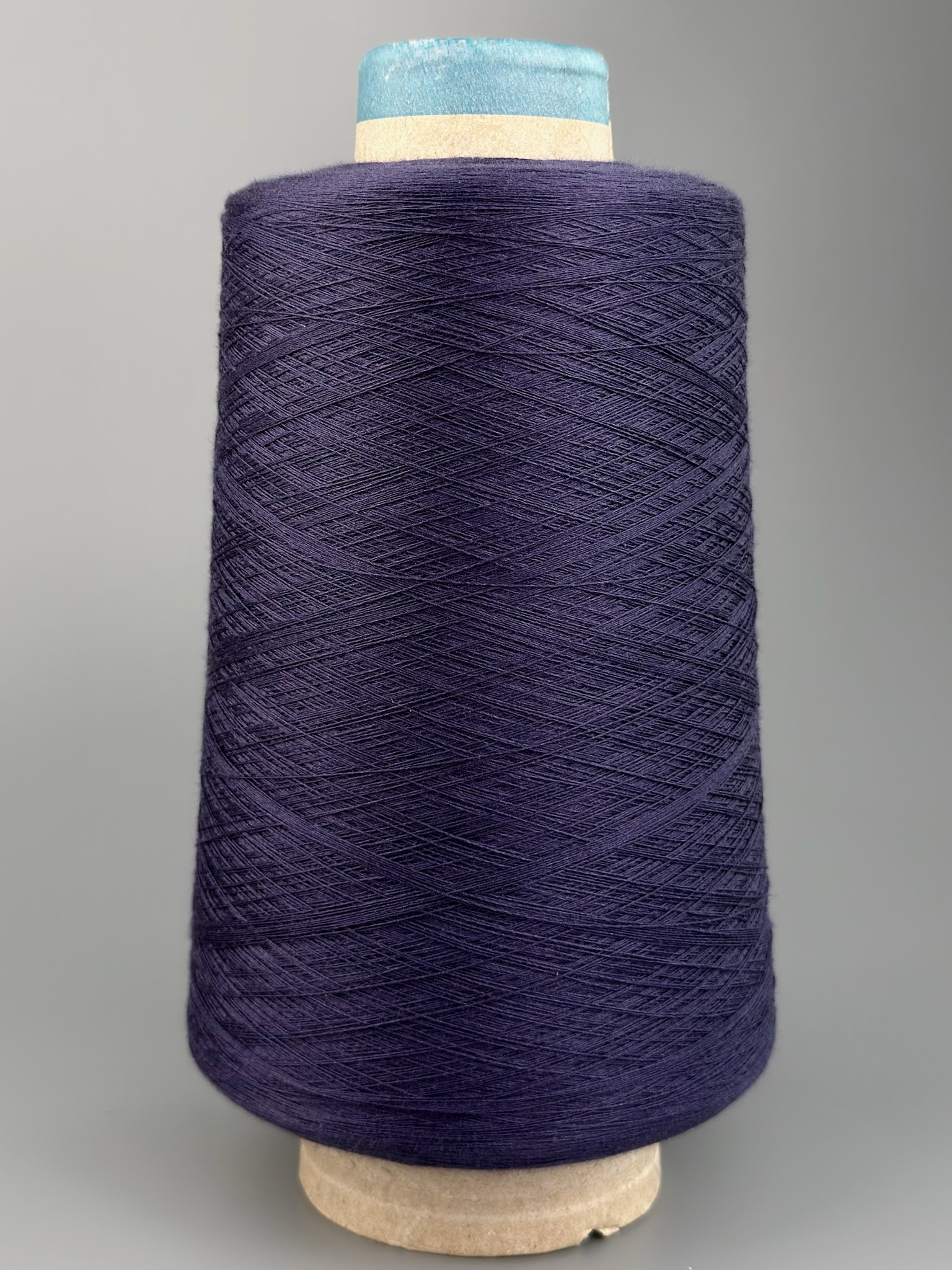 Manifattura Sesia Angel – 100 % Mulberry Schappeseide 3000 m / 100 g col. Saphirviolett (3225) foto 2