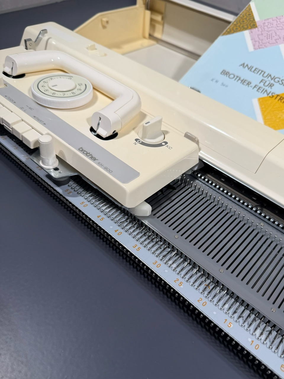 Strickmaschine Brother KH-900 Feinstricker 4.5mm foto 3