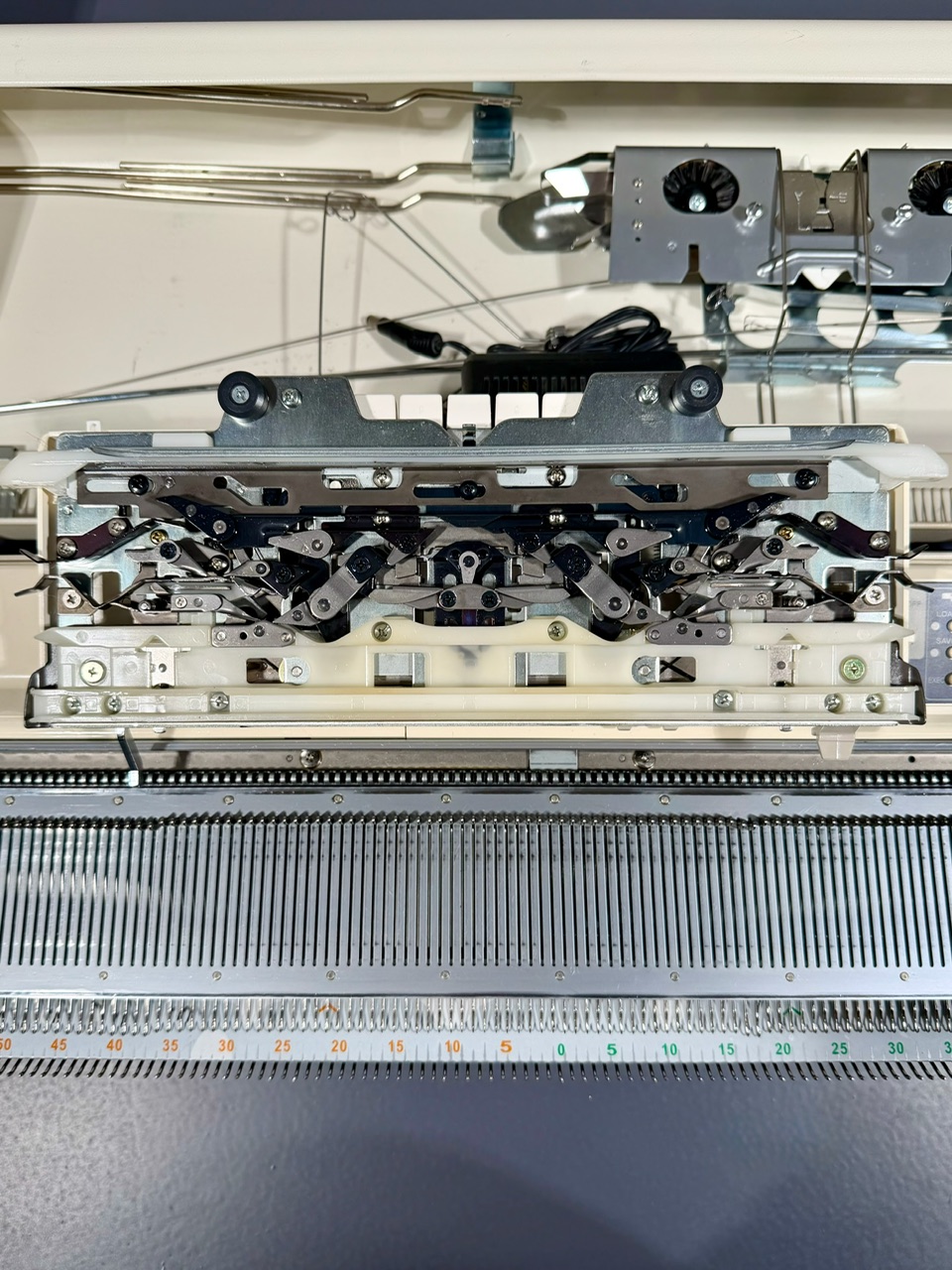 Elektronische Strickmaschine Brother KH-965i Feinstricker Nadelabstand 4.5mm foto 6