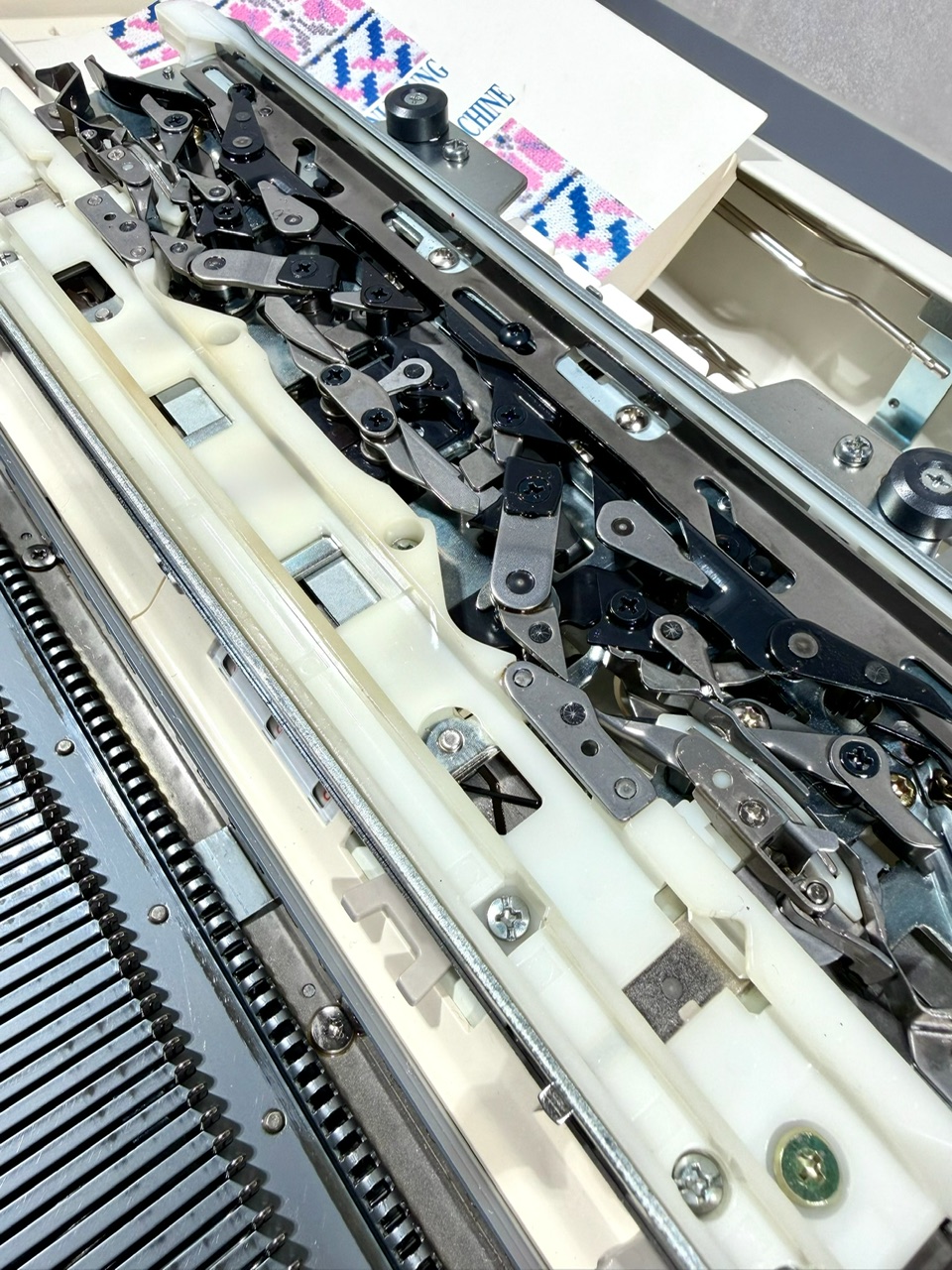 Elektronische Strickmaschine Brother KH-965i Feinstricker Nadelabstand 4.5mm foto 5