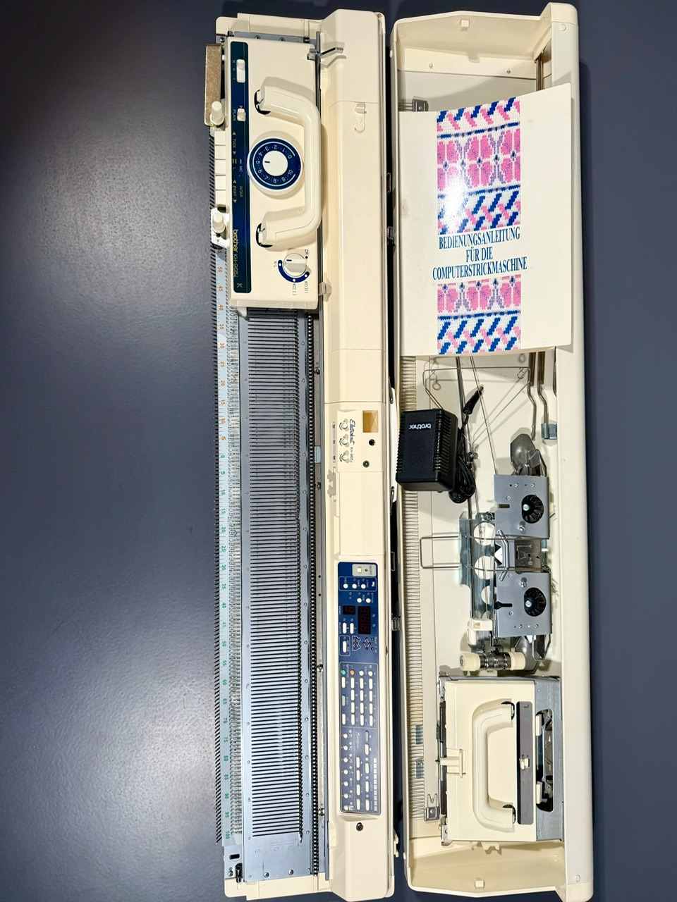 Elektronische Strickmaschine Brother KH-965i Feinstricker Nadelabstand 4.5mm